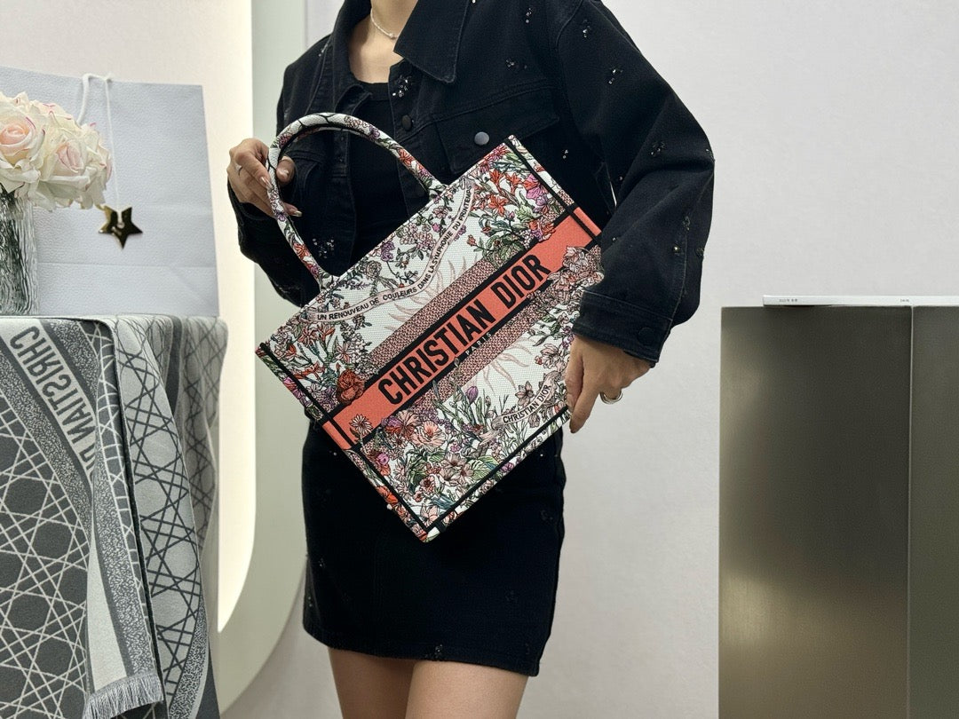 디올 쎄종 쏠레이 자수 북 토트백 미디움
