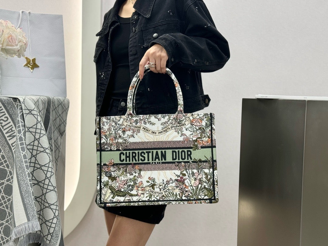 디올 쎄종 쏠레이 자수 북 토트백 미디움