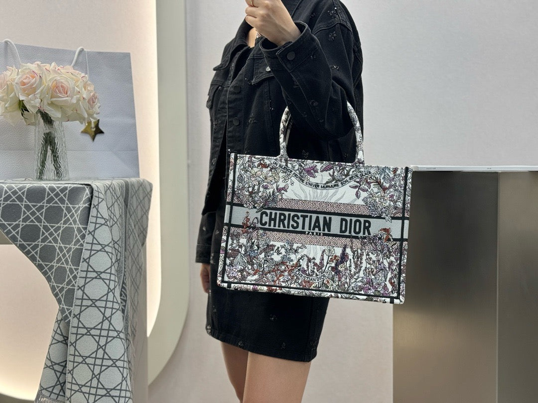 디올 쎄종 쏠레이 자수 북 토트백 미디움