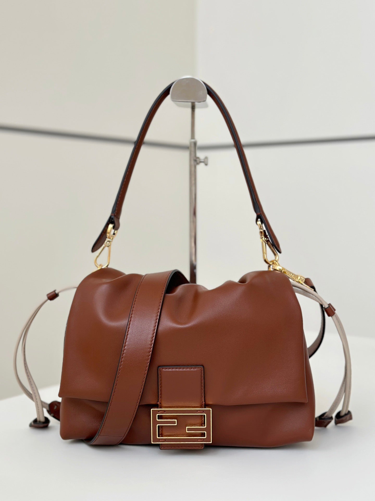 펜디 맘마 바게트 나파 미디움