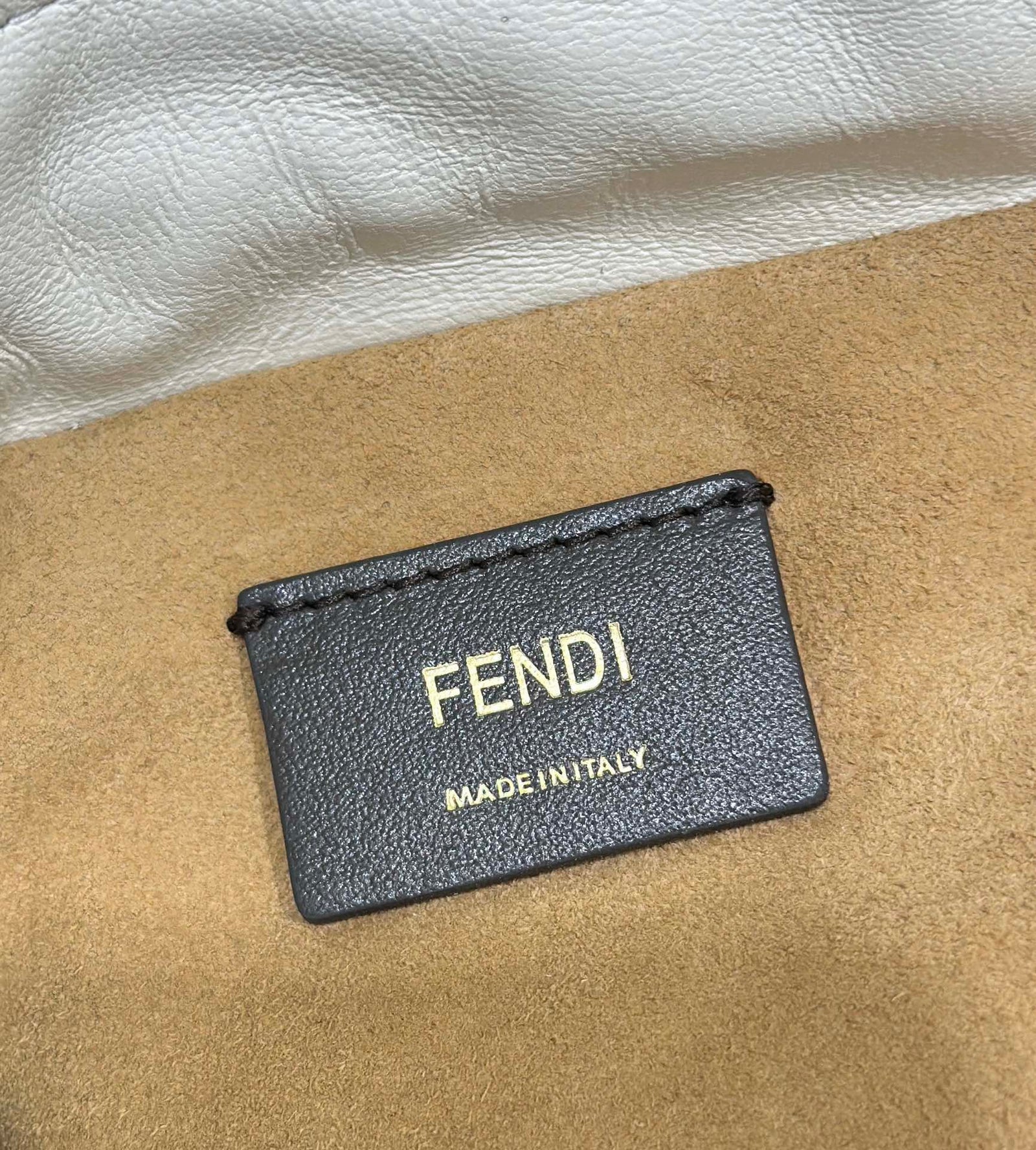 펜디 맘마 바게트 나파 미디움