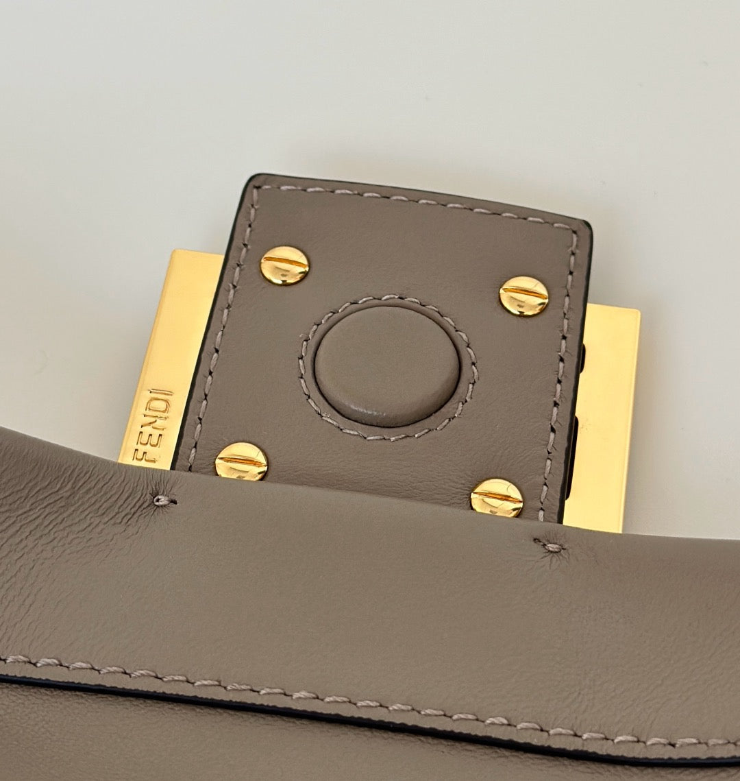 펜디 맘마 바게트 나파 미디움