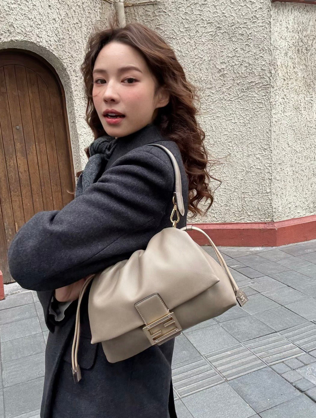 펜디 맘마 바게트 나파 미디움