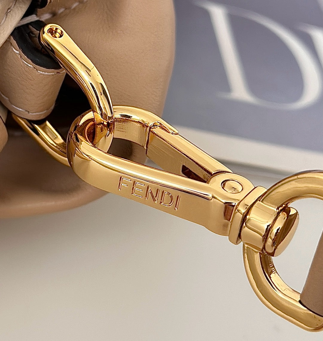 펜디 맘마 바게트 나파 미디움