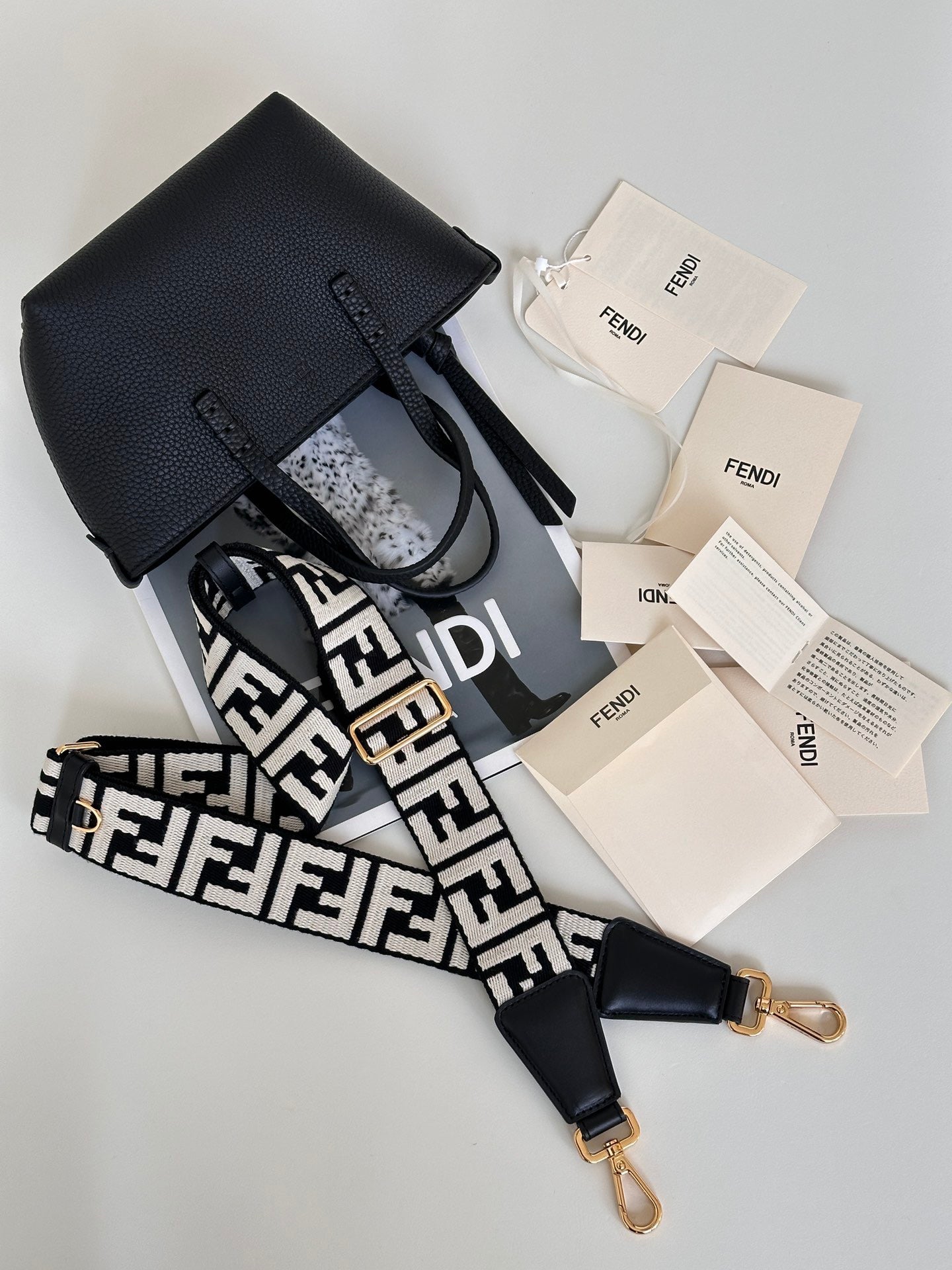 펜디 롤 로마노 가죽 미니