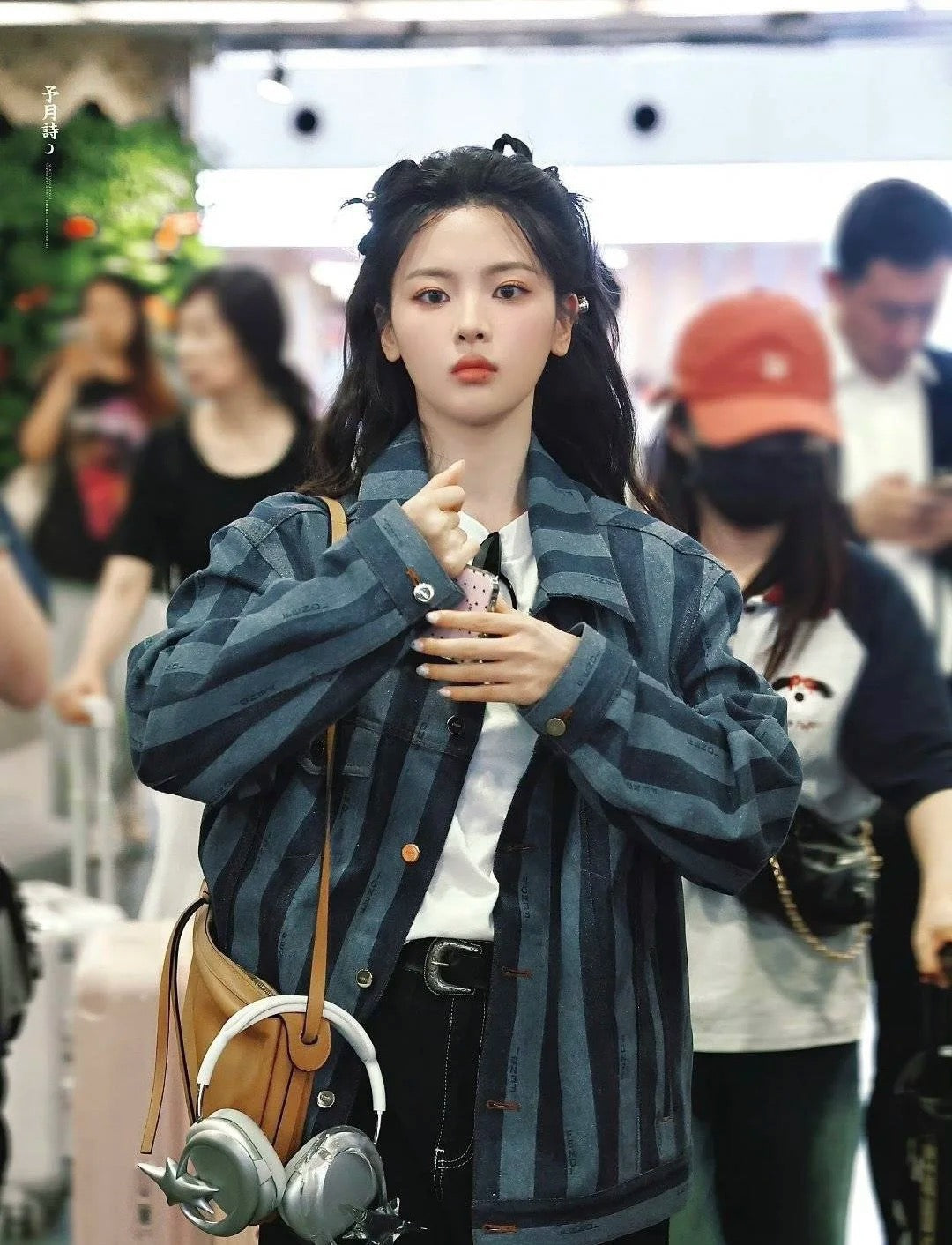 펜디 심플리 숄더백 미디움