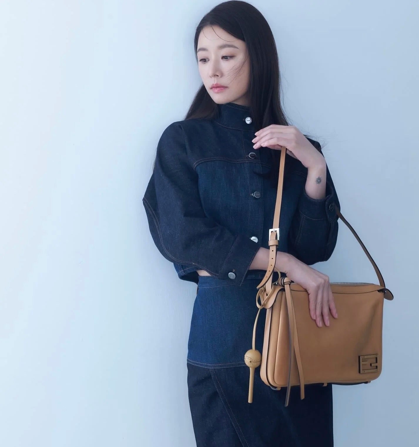 펜디 심플리 숄더백 미디움