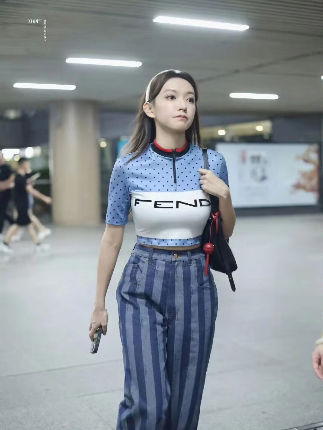 펜디 심플리 숄더백 미디움