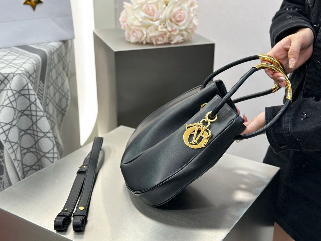 디올 레더 노리타 숄더백 미디움