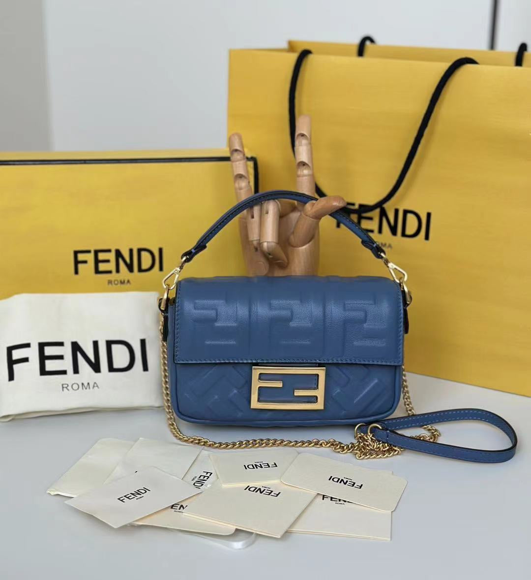 펜디 바게트 백 나파 미니