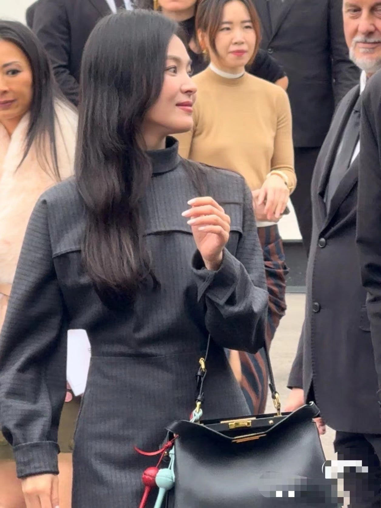 펜디 피카부 소프트 미디움