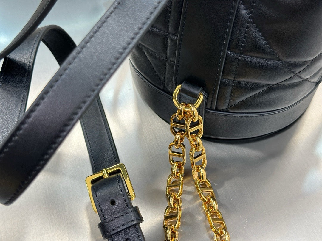 디올 매크로까나쥬 카로 스몰 백팩