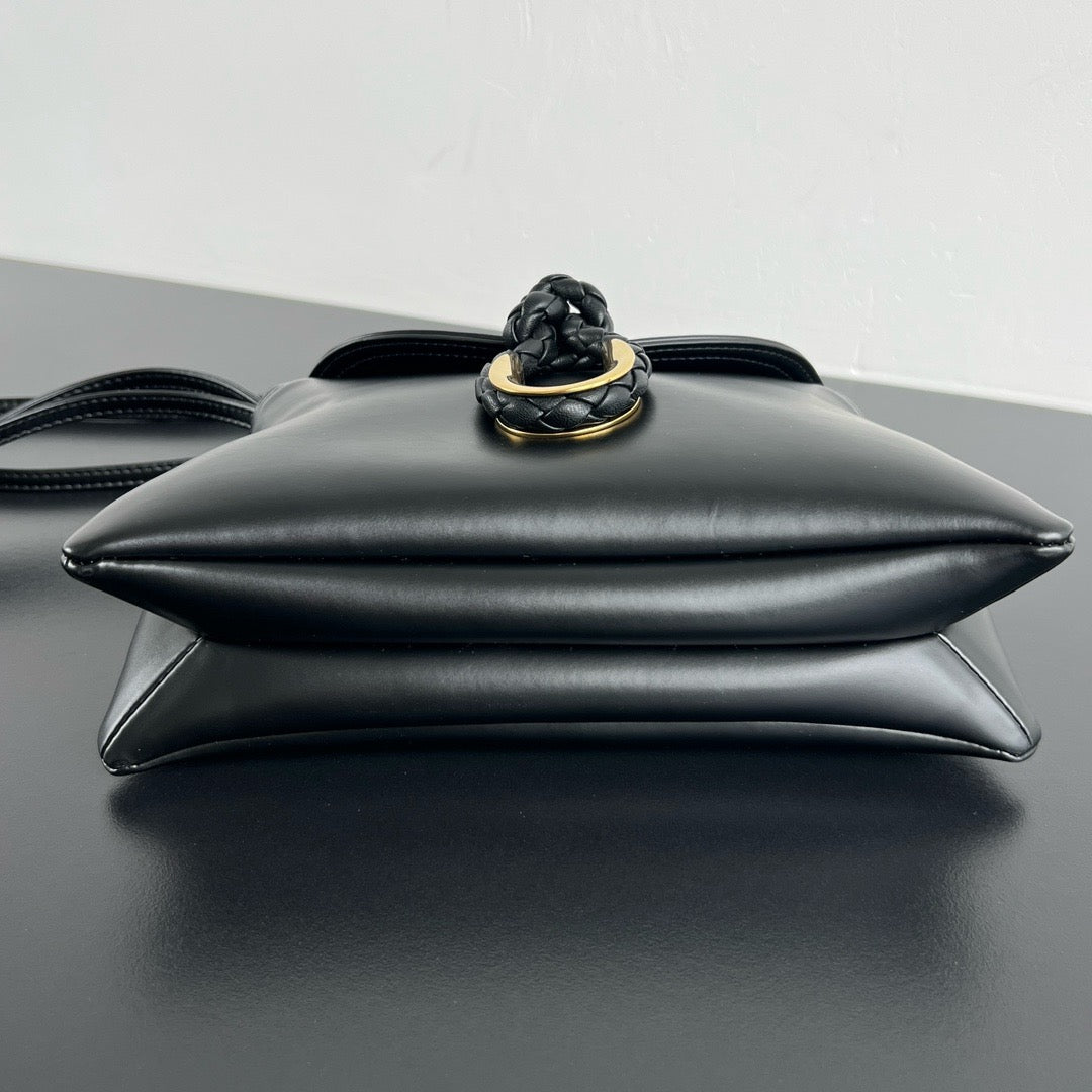 보테가 베네타 리베르타 숄더백 베이비