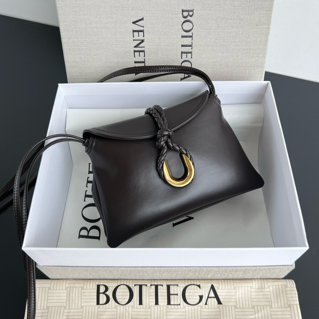 보테가 베네타 리베르타 숄더백 베이비