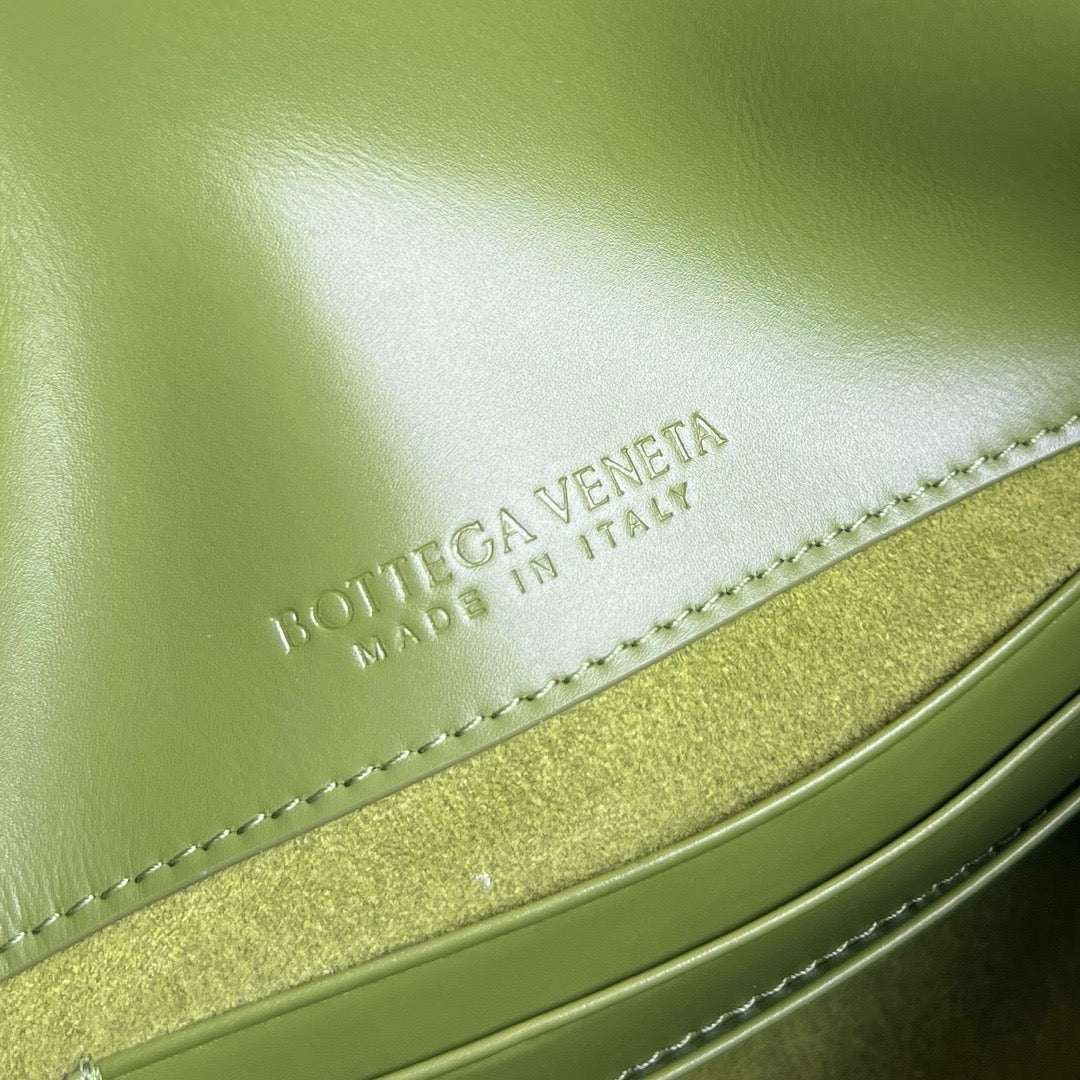 보테가 베네타 리베르타 숄더백 베이비