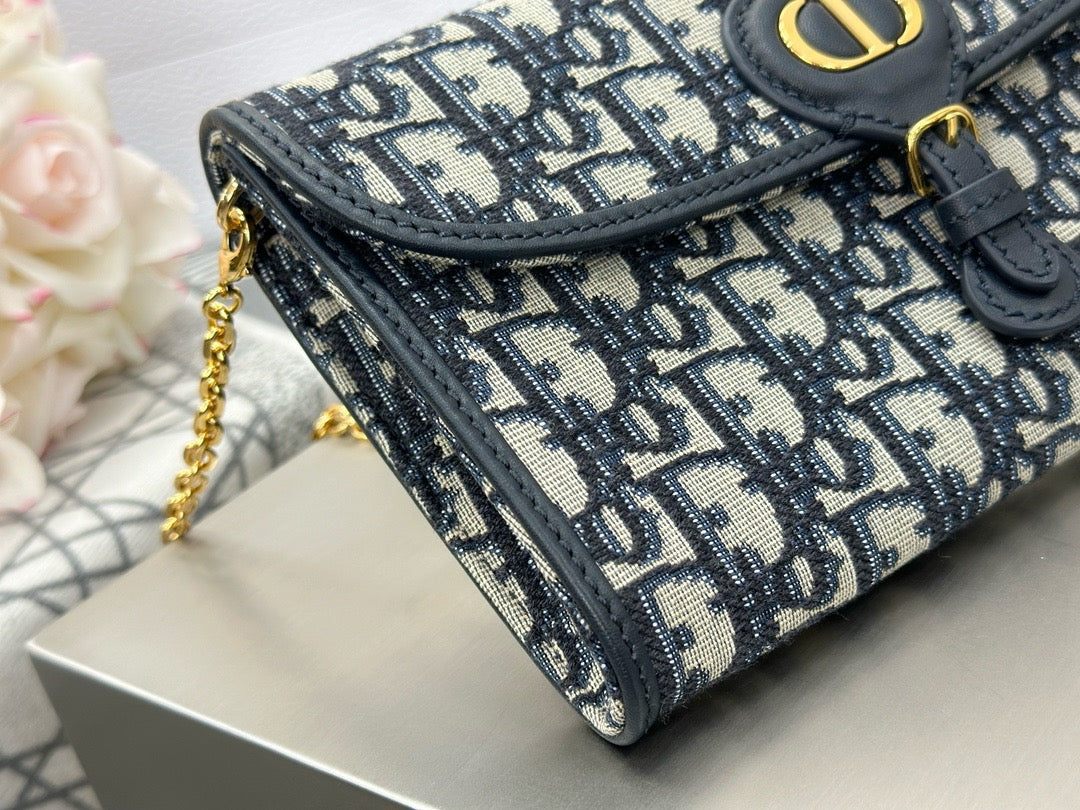 디올 오블리크 바비 이스트웨스트체인 파우치