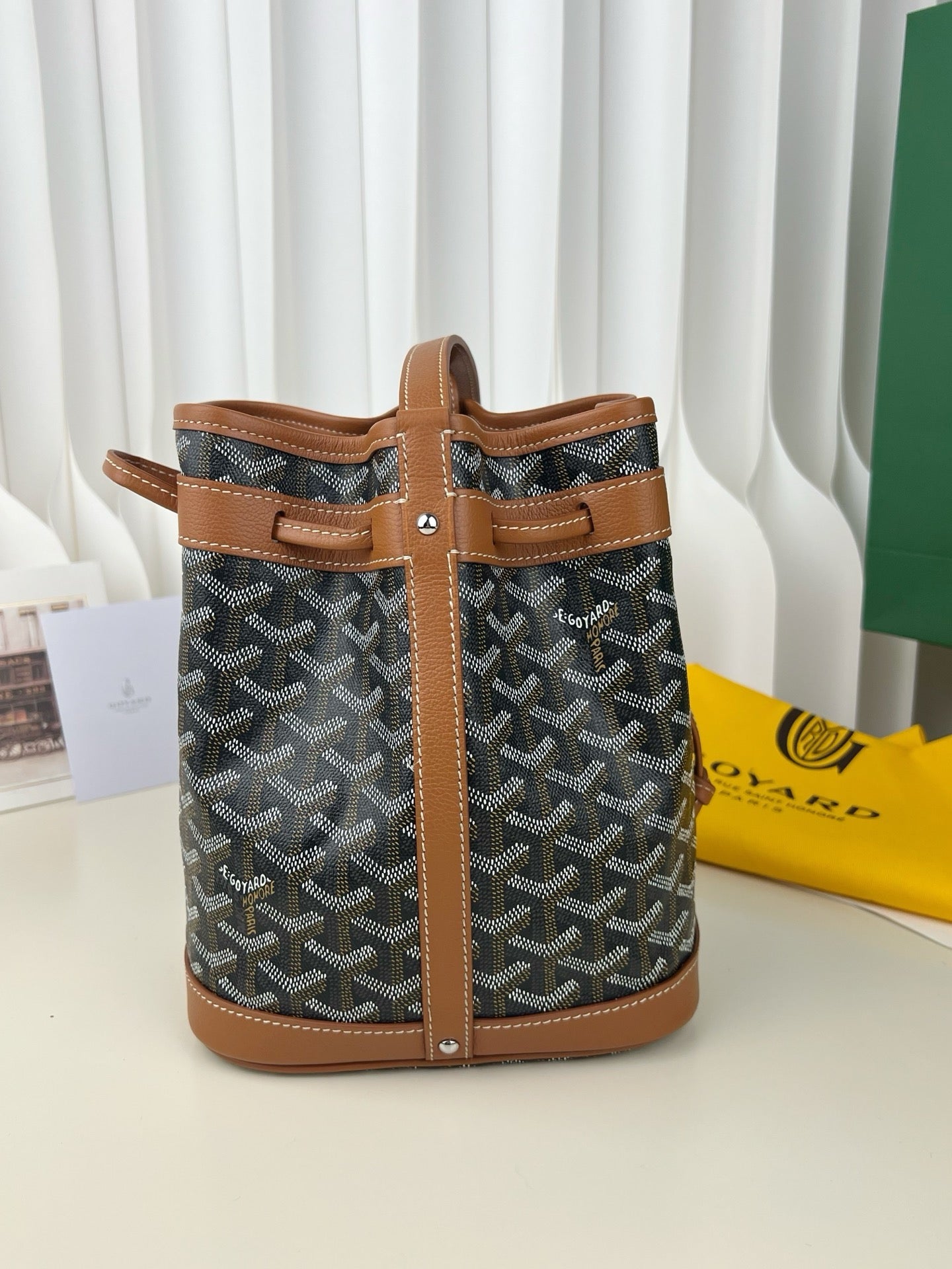 고야드 쁘띠플로 버킷백