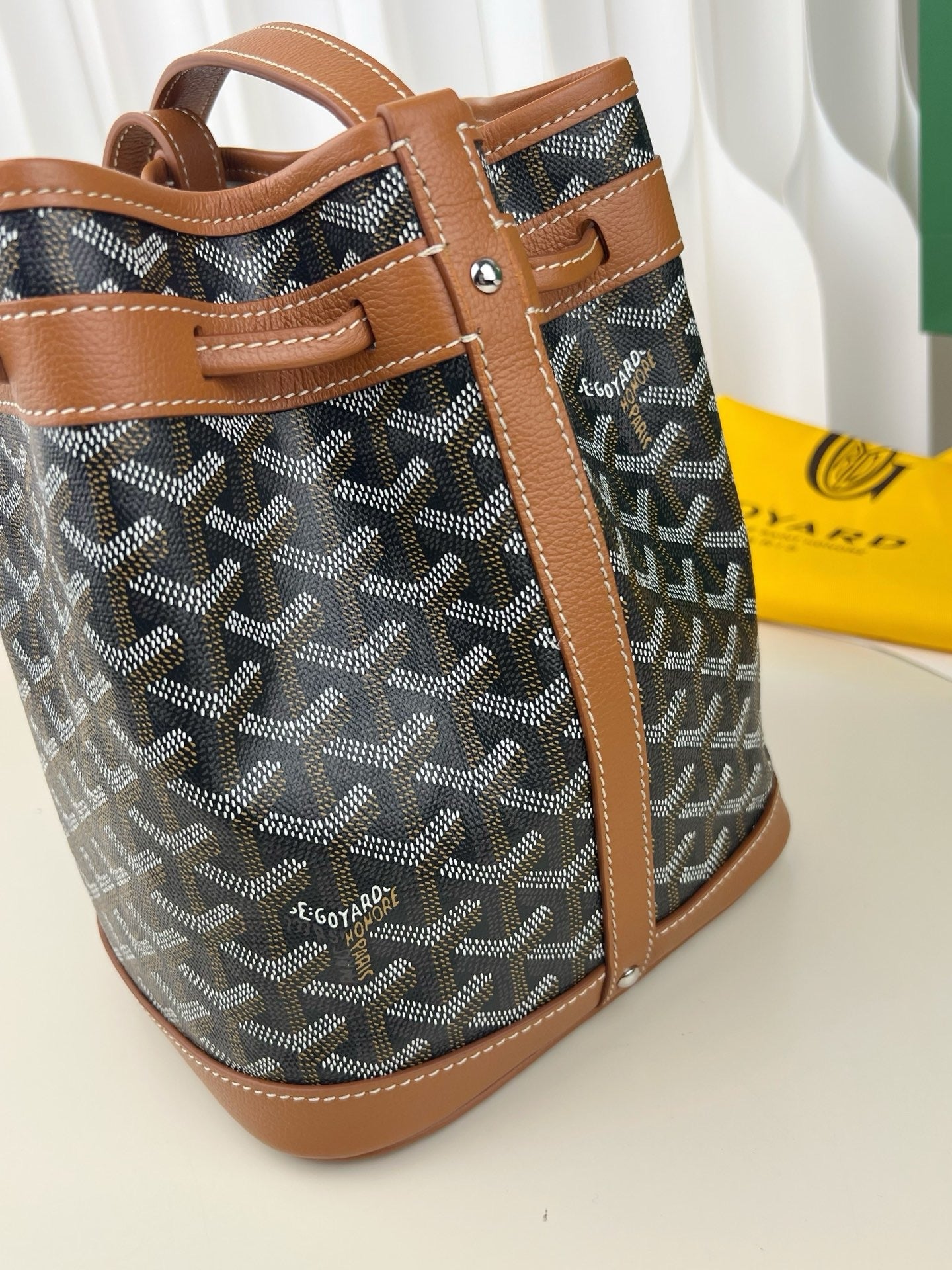 고야드 쁘띠플로 버킷백