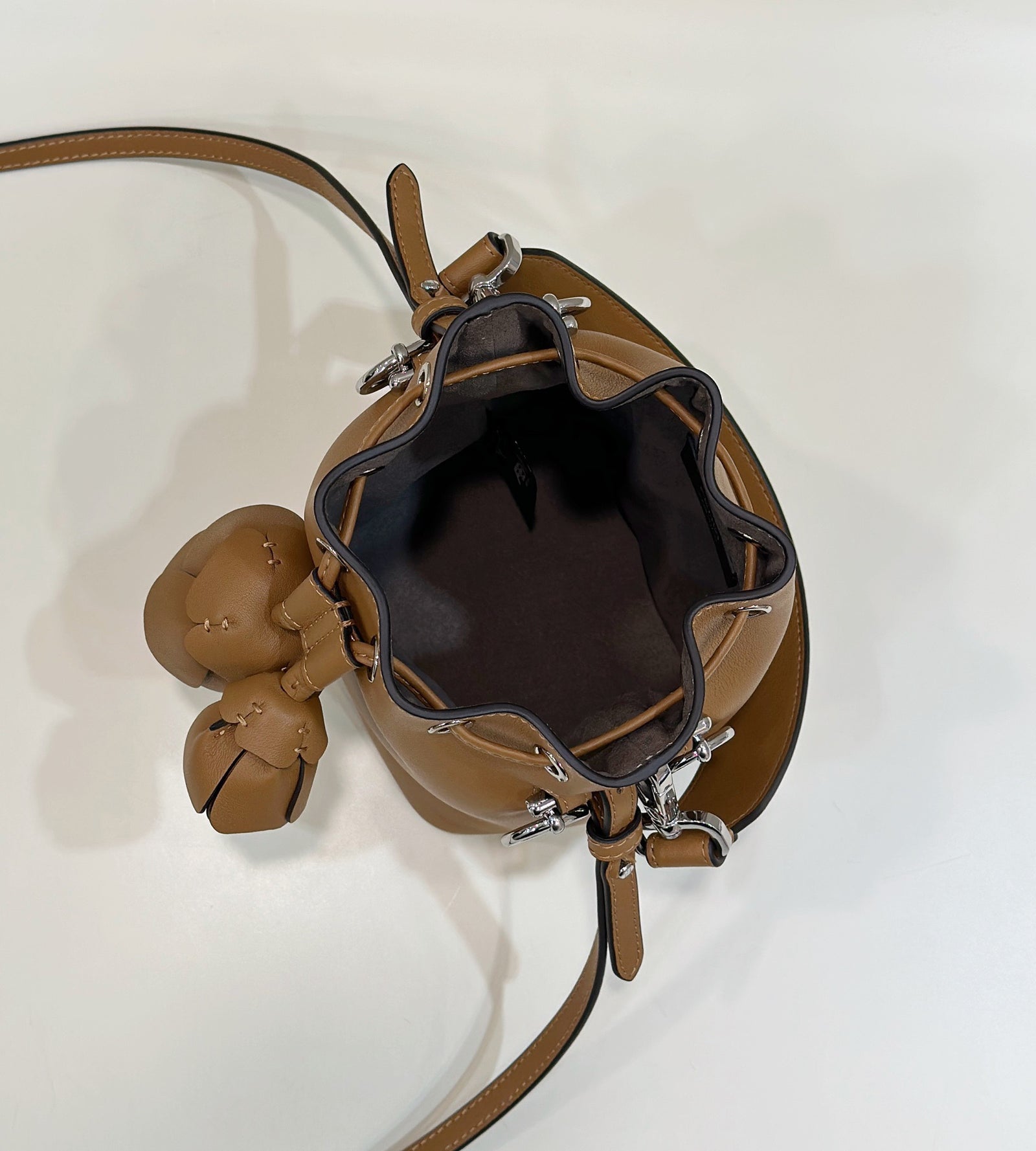 펜디 몬트레조 버킷백 3D 로즈