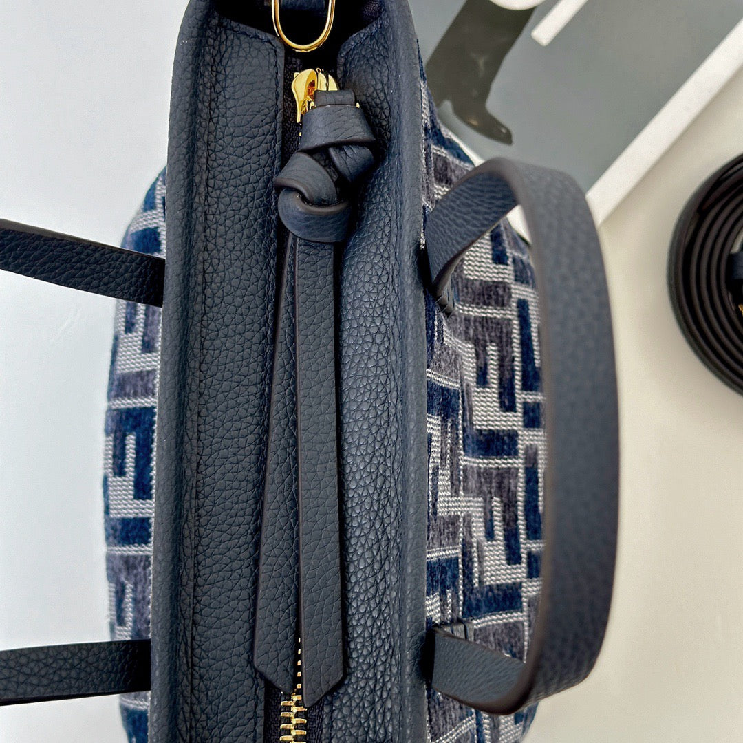 펜디 롤 FF 셔닐 미니