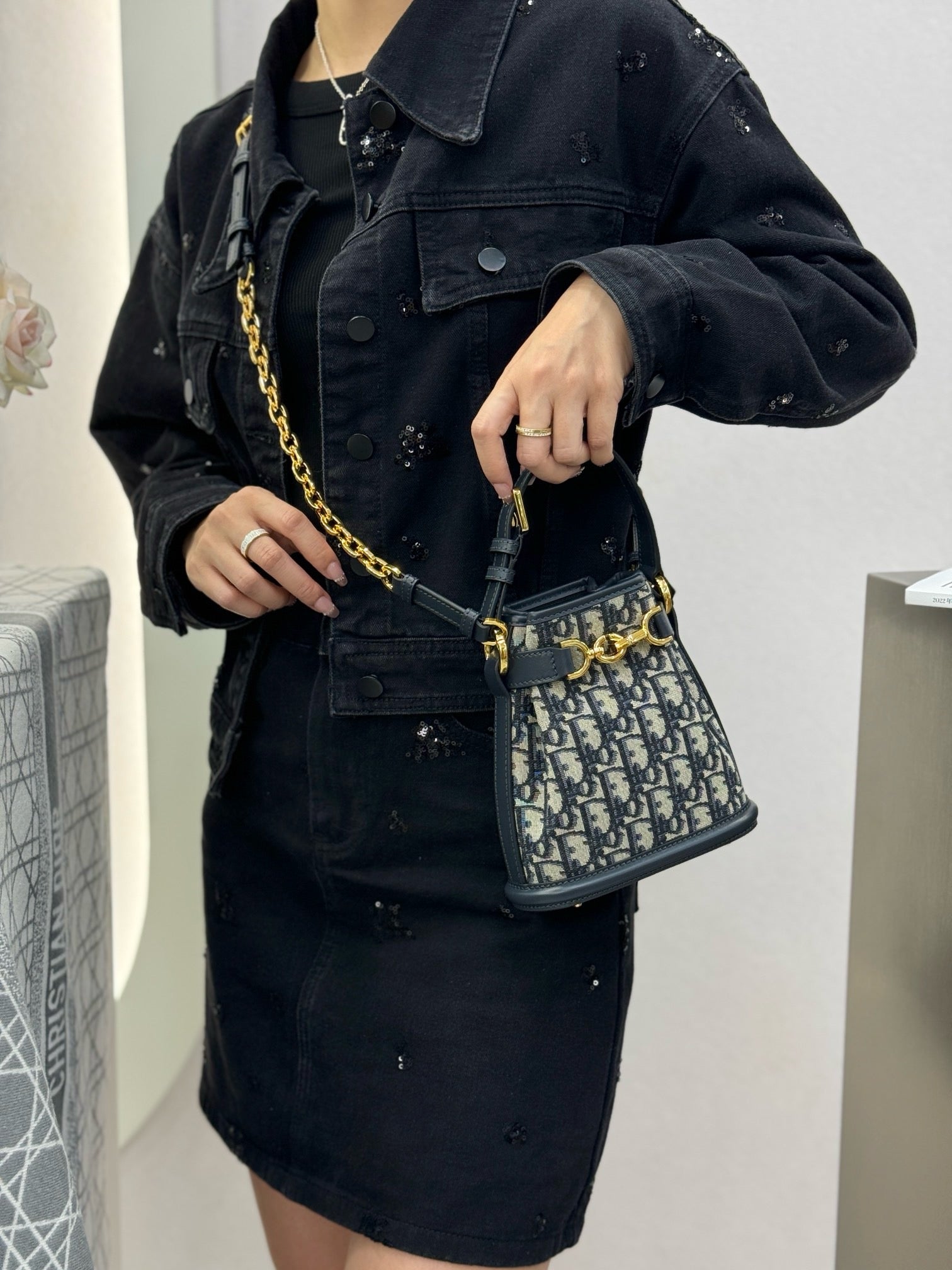 디올 C'est 오블리크 버킷백 스몰