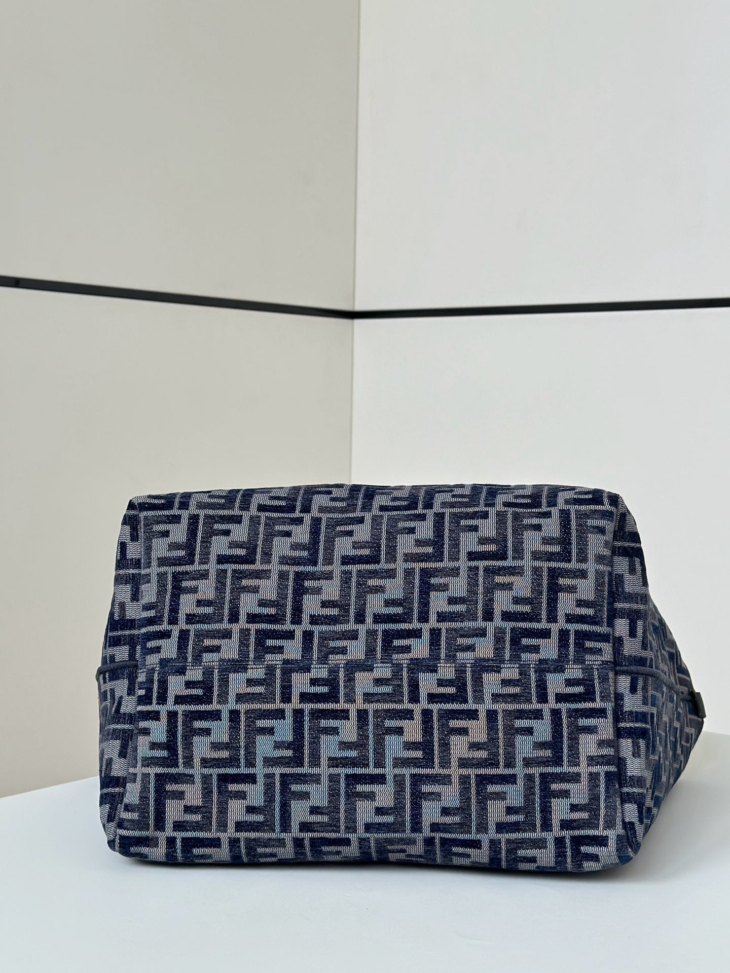 펜디 롤 FF 자카드 라지