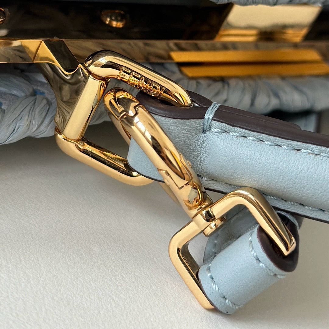 펜디 피카부 I See U 라피아 인터레이스 스몰