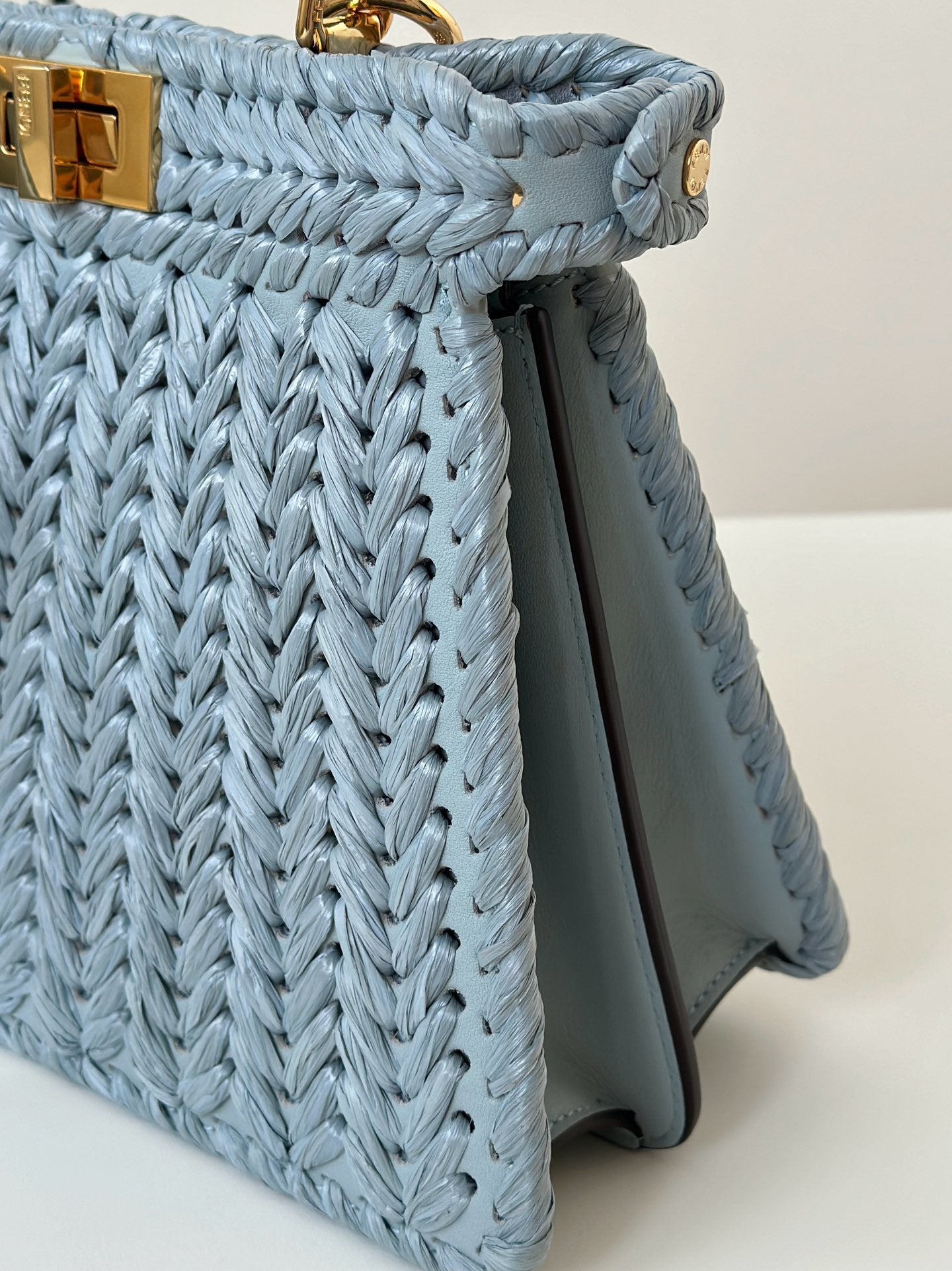 펜디 피카부 I See U 라피아 인터레이스 스몰