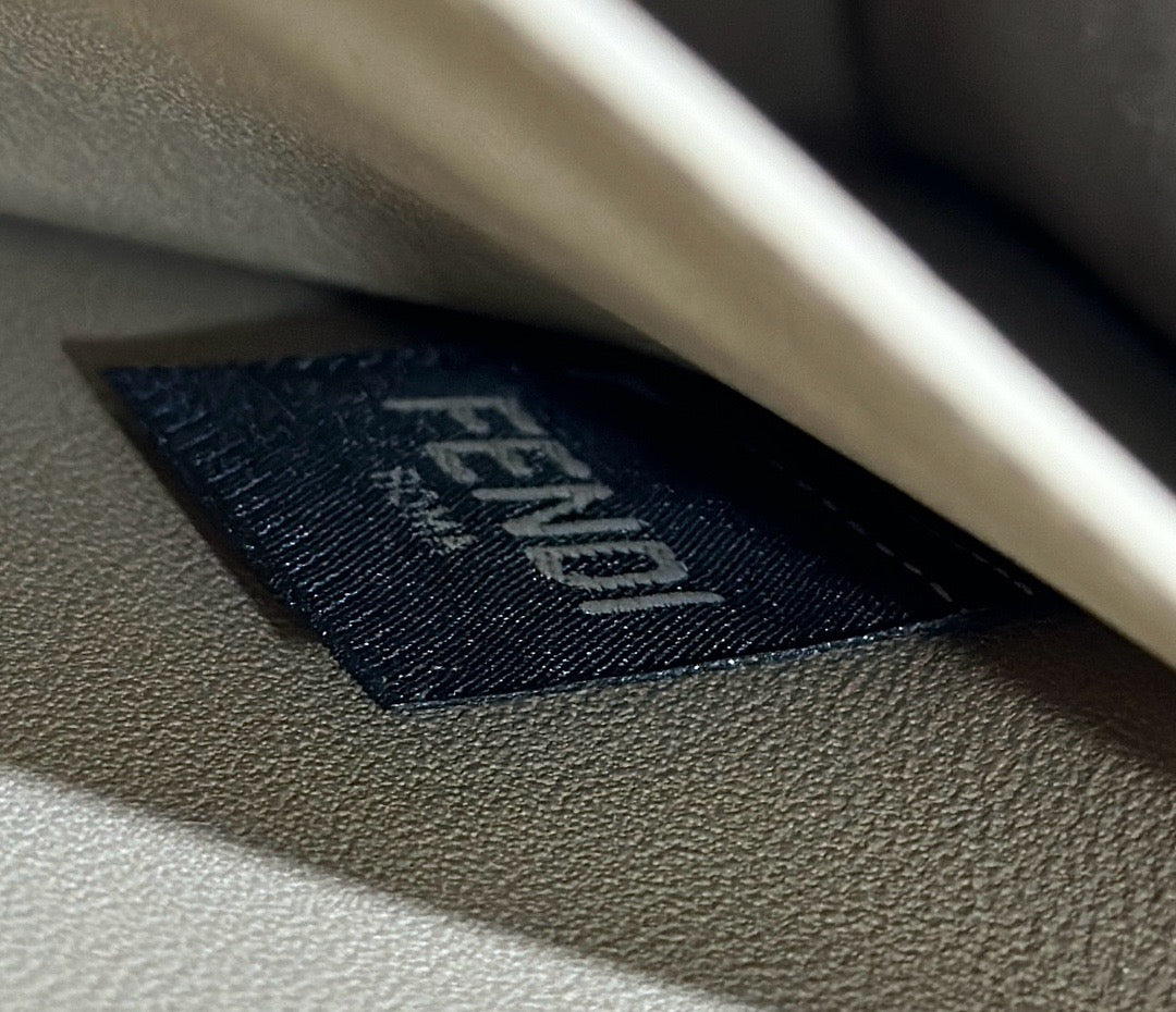 펜디 피카부 I See U 라피아 인터레이스 스몰