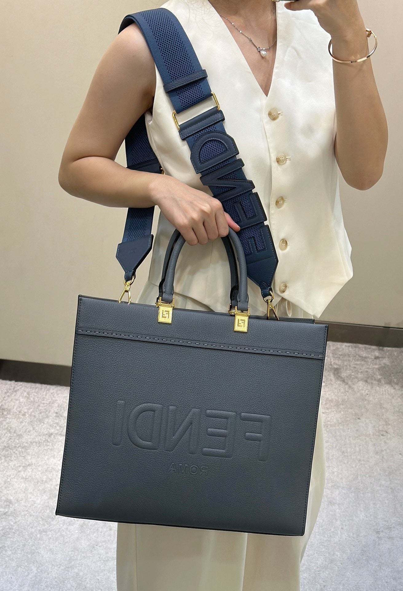 펜디 선샤인 토트백 미디움