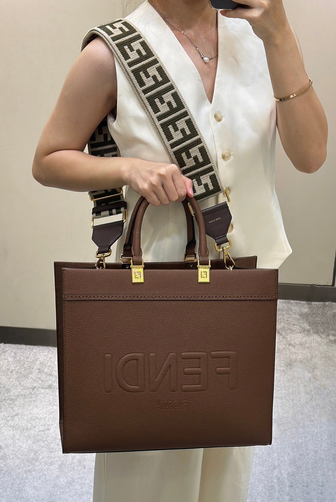 펜디 선샤인 토트백 미디움
