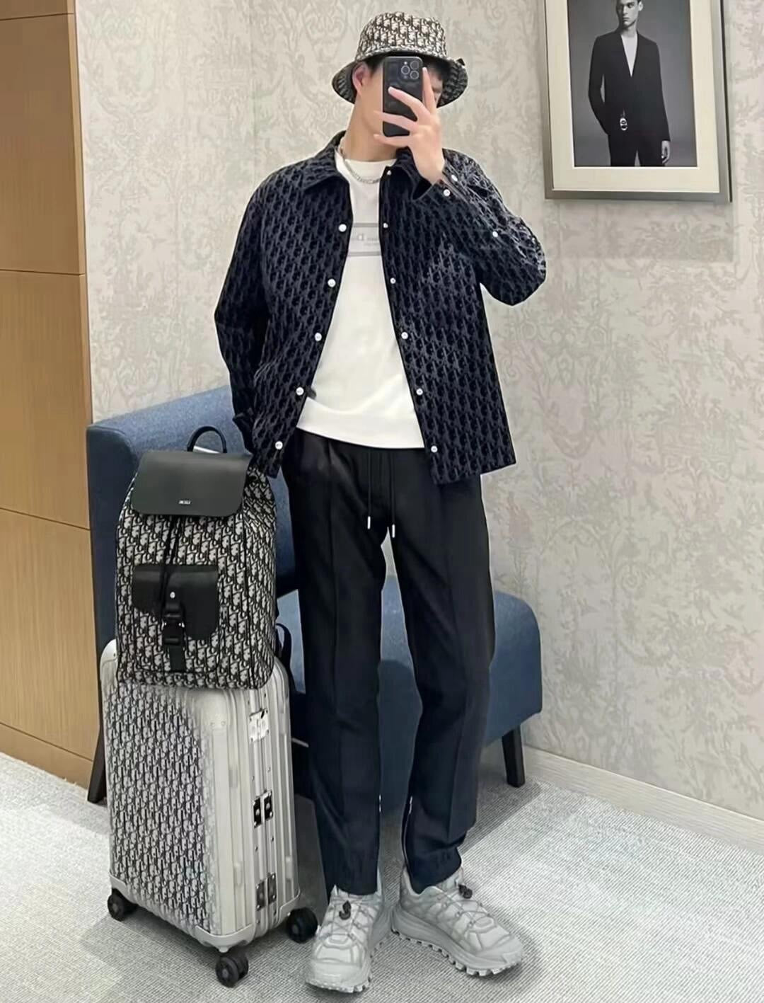 디올 오블리크 새들 플랩 백팩