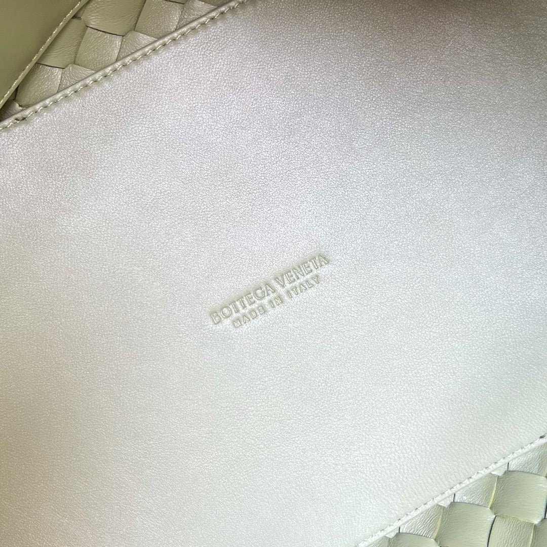 보테가 베네타 안디아모 라지