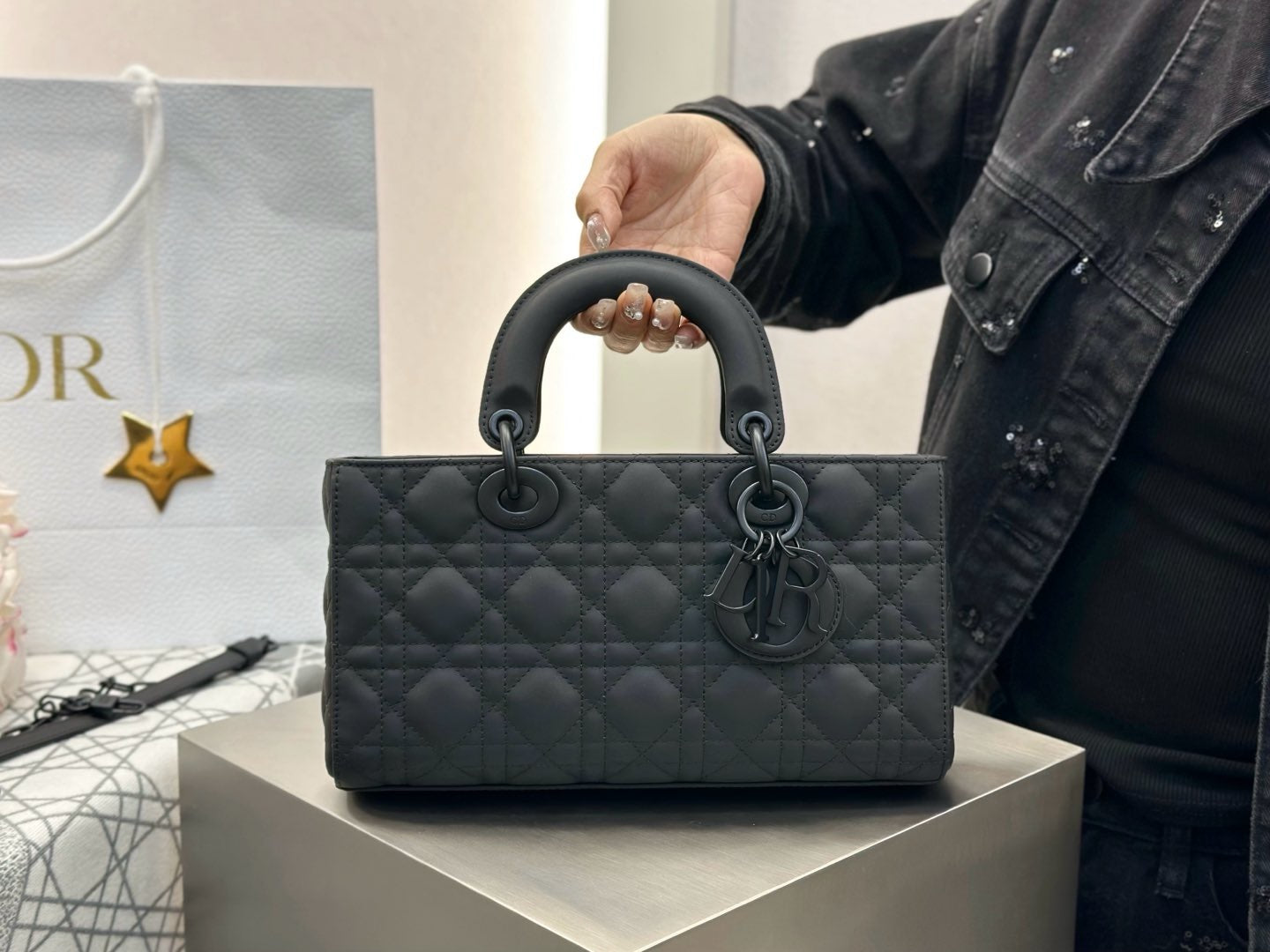 디올 울트라 매트 디조이백 미디움