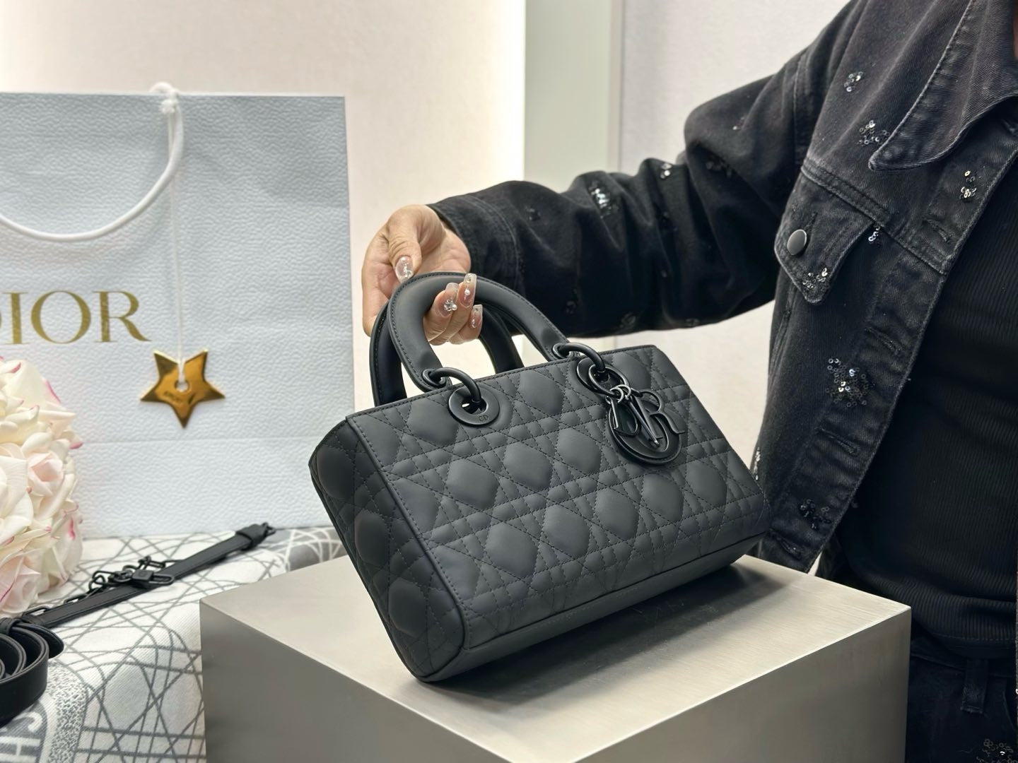 디올 울트라 매트 디조이백 미디움