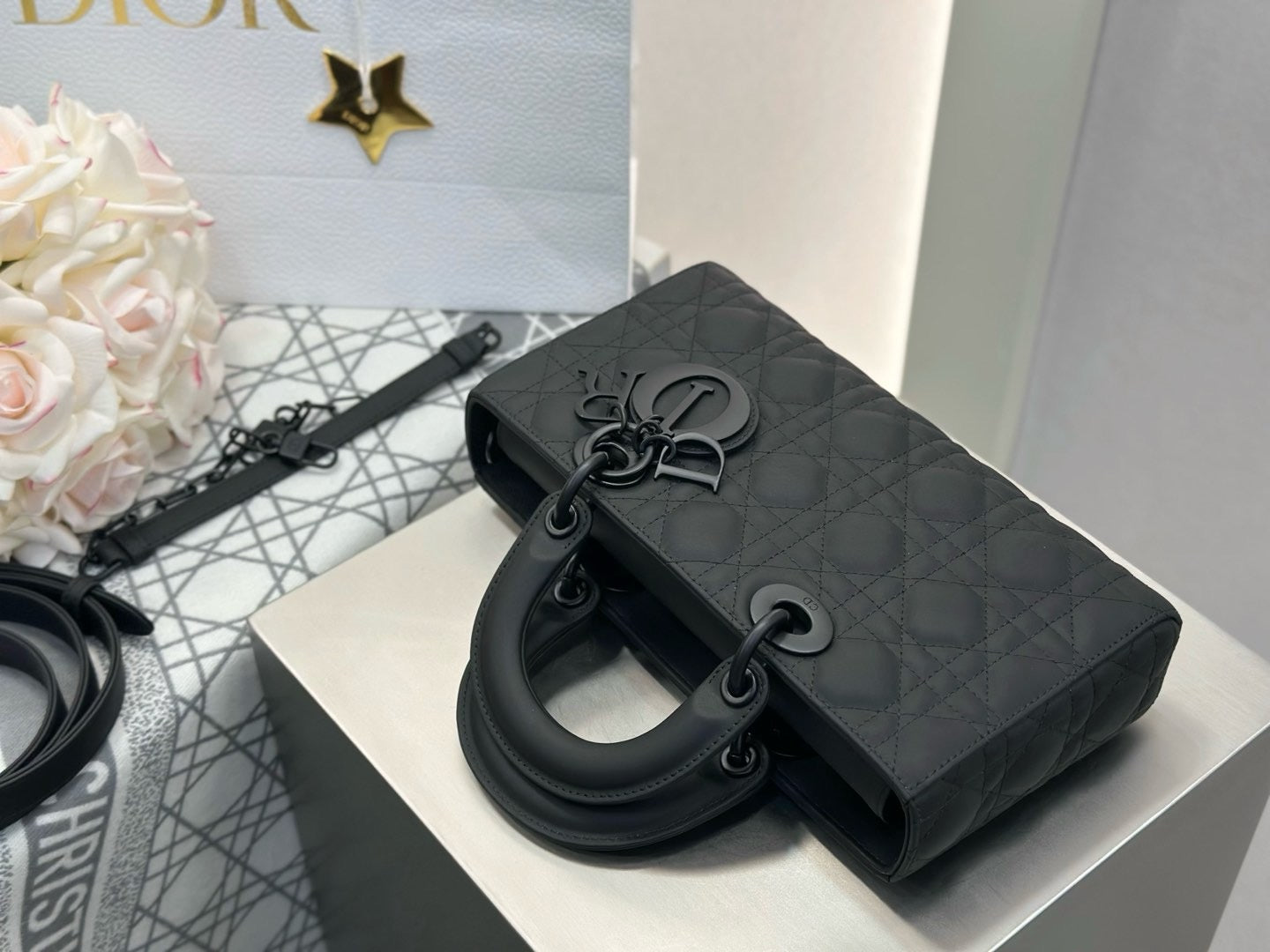 디올 울트라 매트 디조이백 미디움