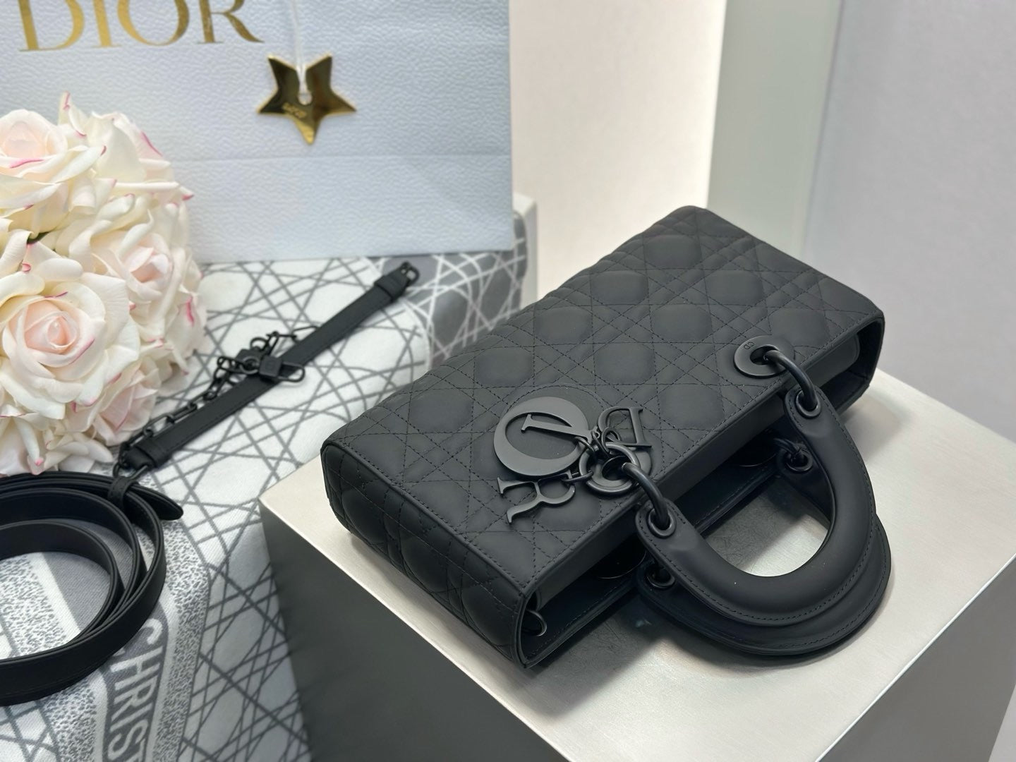 디올 울트라 매트 디조이백 미디움