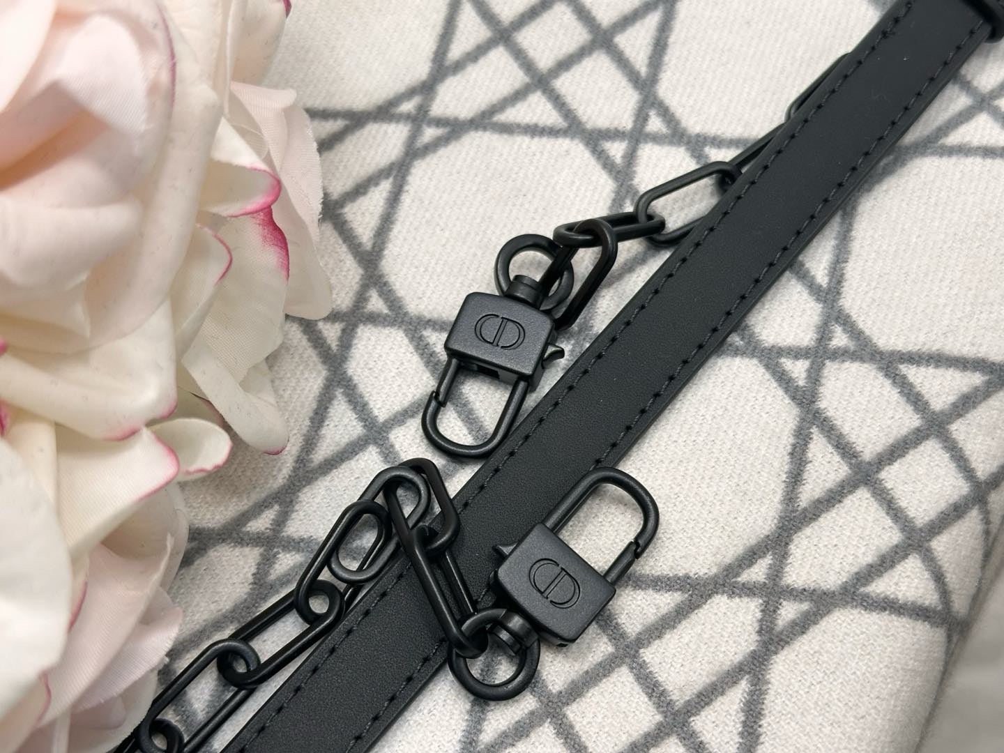 디올 울트라 매트 디조이백 미디움