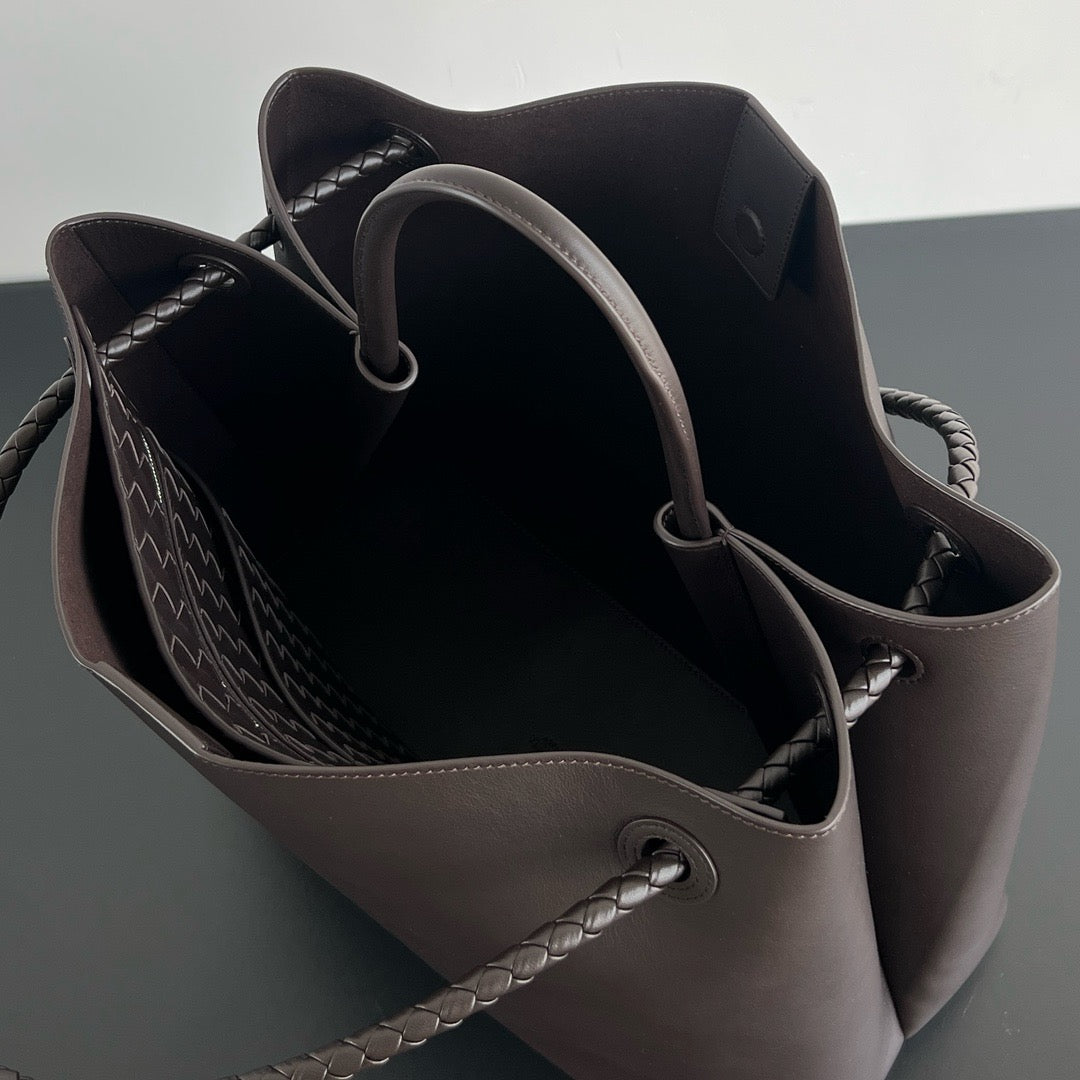 보테가 베네타 스무스 레더 안디아모 라지