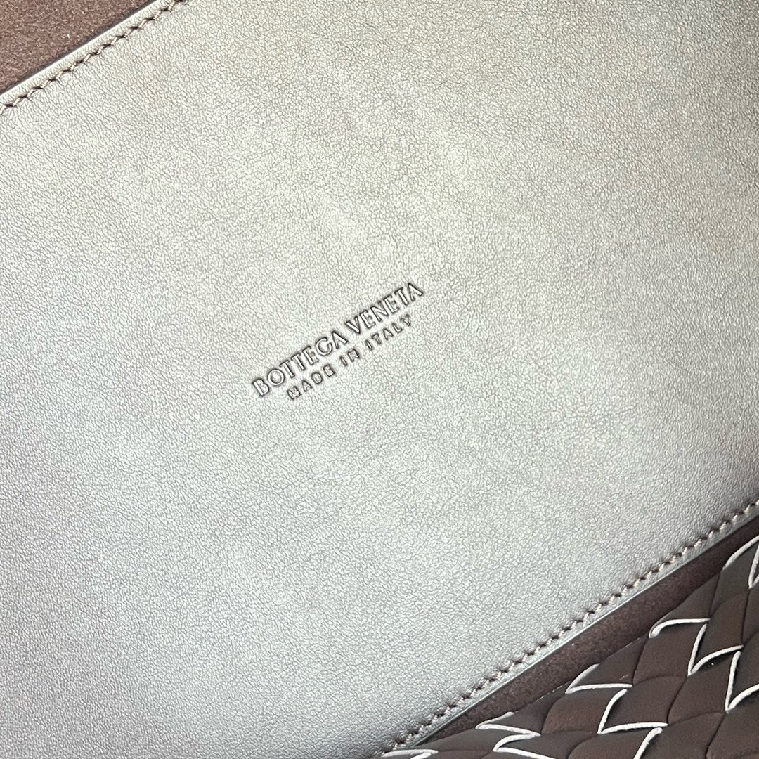 보테가 베네타 스무스 레더 안디아모 라지