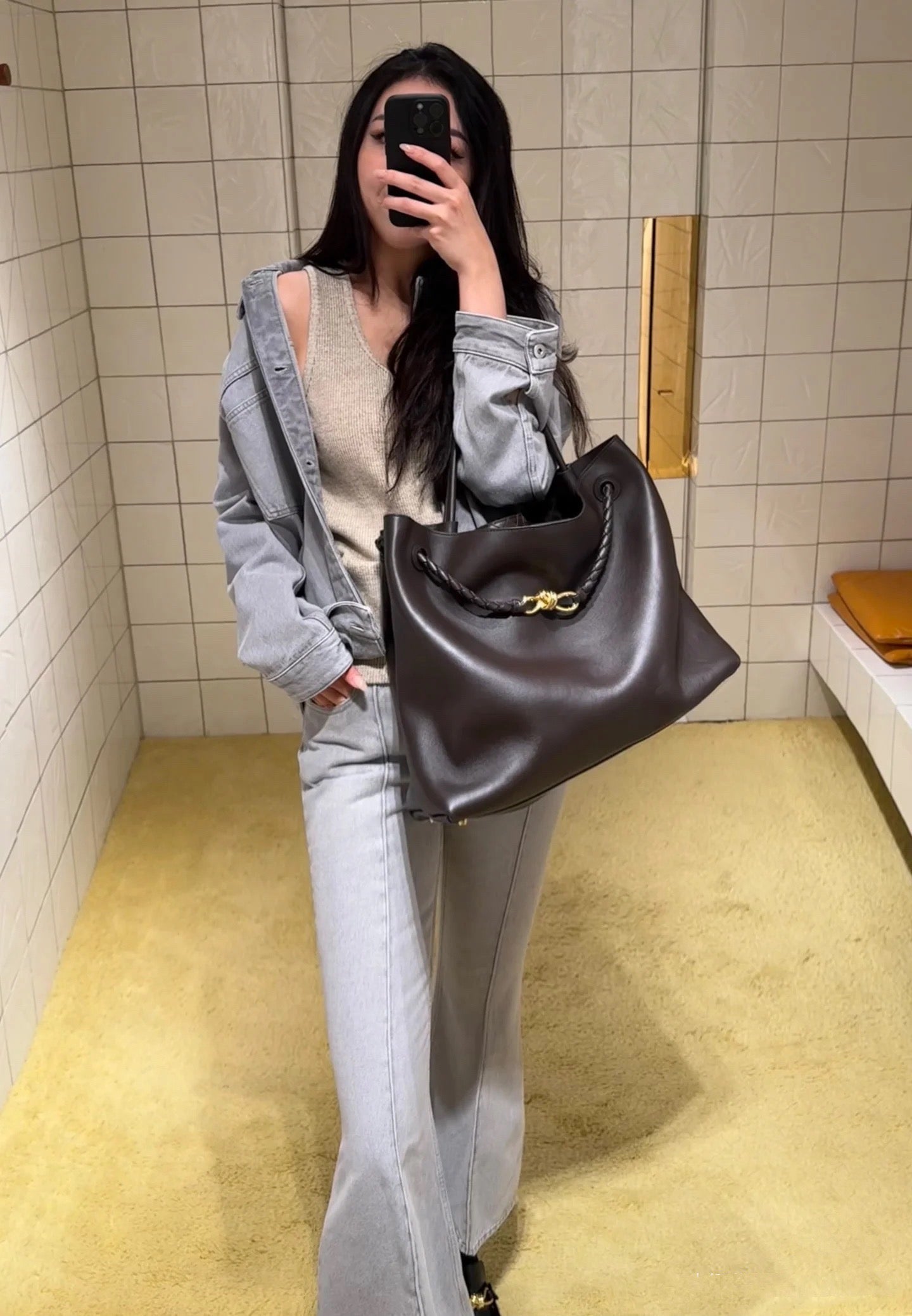 보테가 베네타 스무스 레더 안디아모 라지