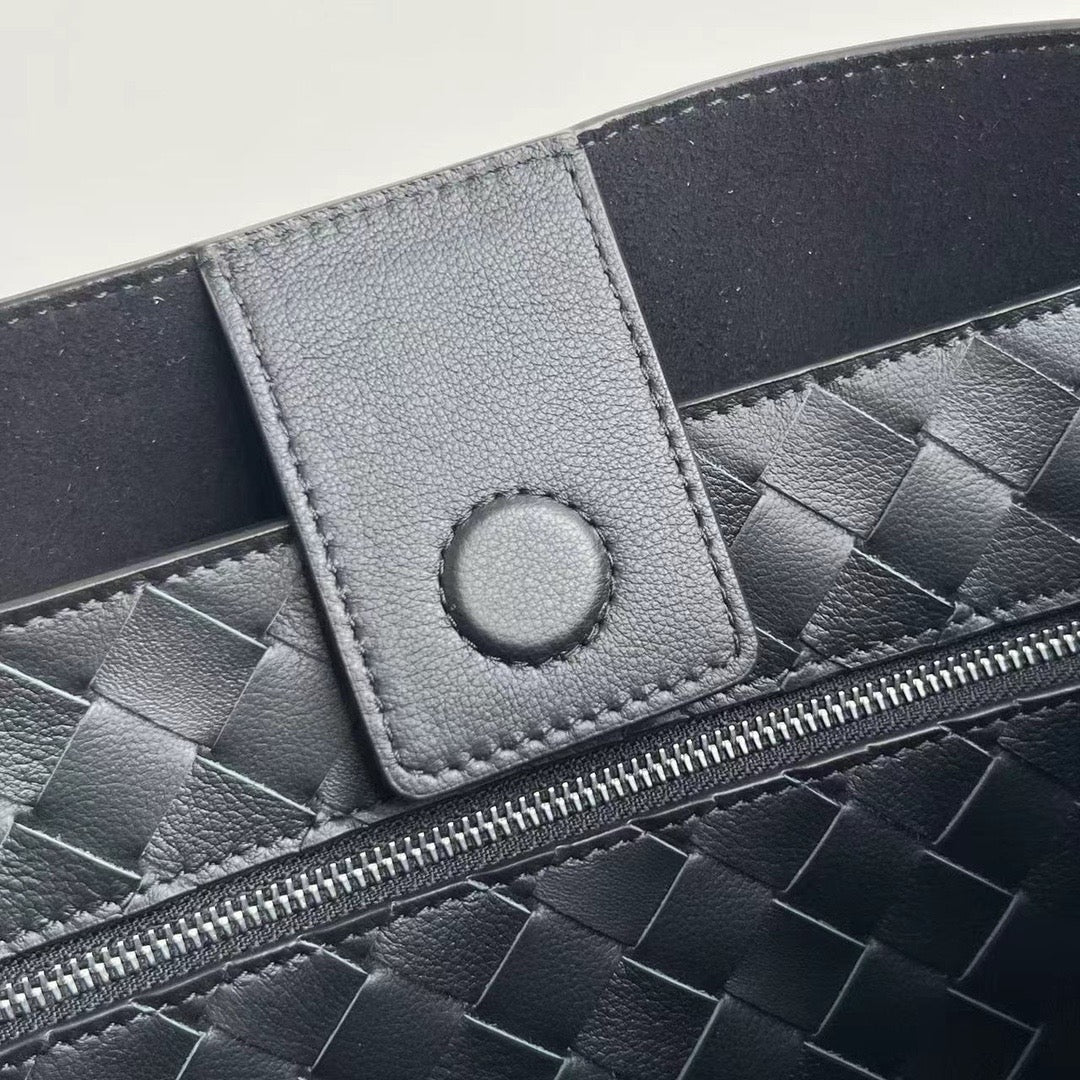 보테가 베네타 스무스 레더 안디아모 라지