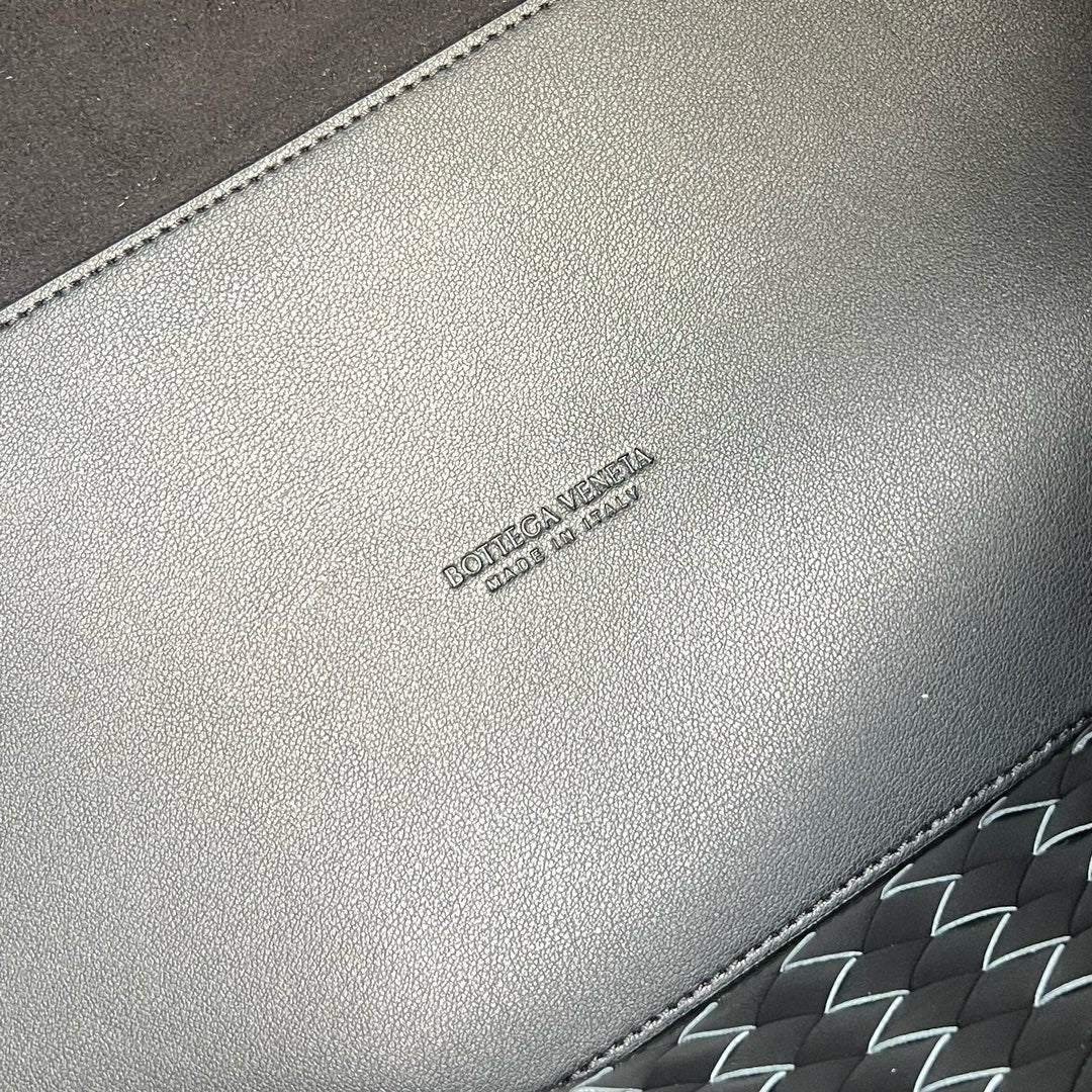 보테가 베네타 스무스 레더 안디아모 라지