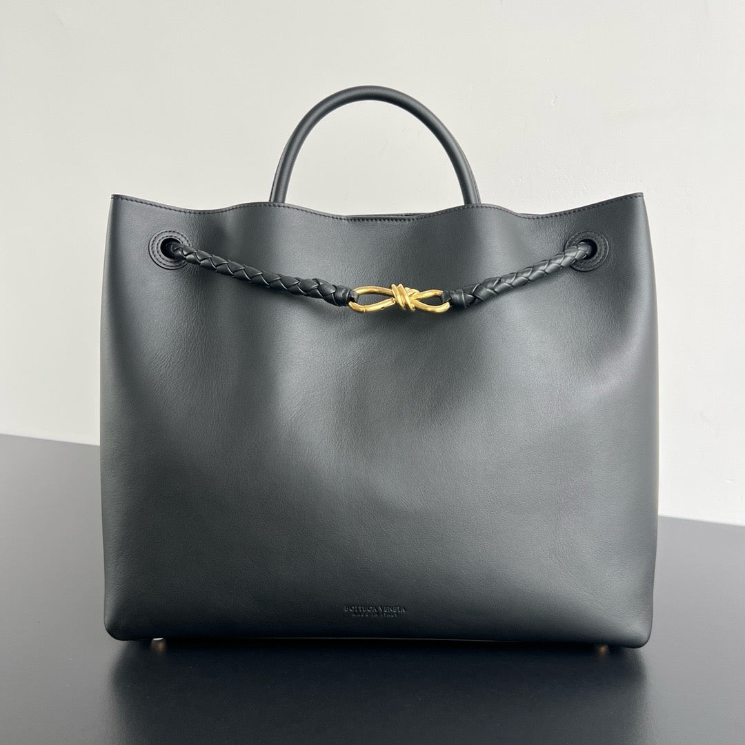 보테가 베네타 스무스 레더 안디아모 라지