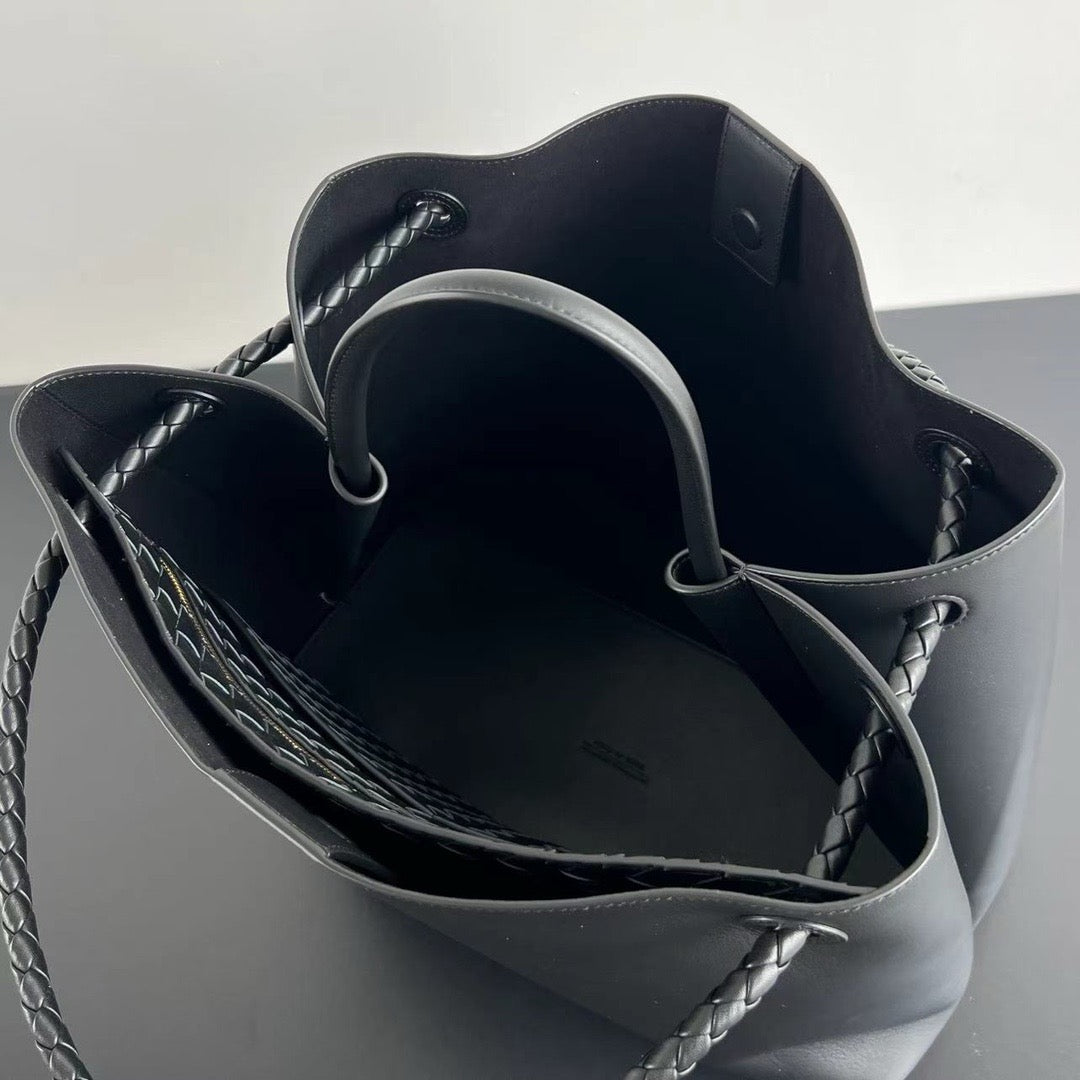 보테가 베네타 스무스 레더 안디아모 라지