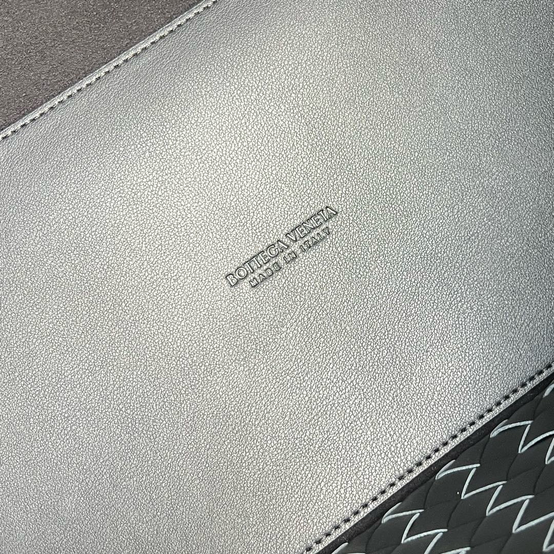 보테가 베네타 스무스 레더 안디아모 라지