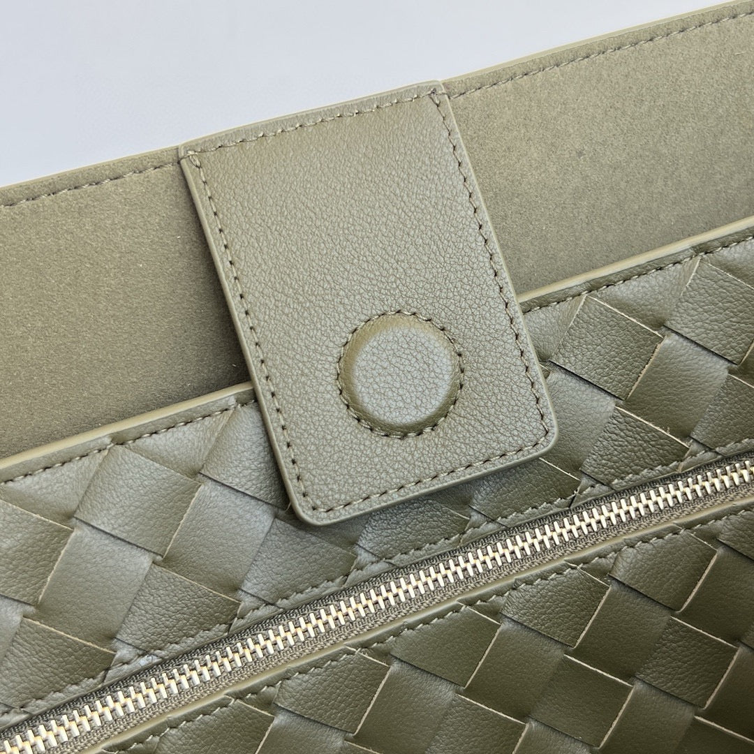 보테가 베네타 스무스 레더 안디아모 라지