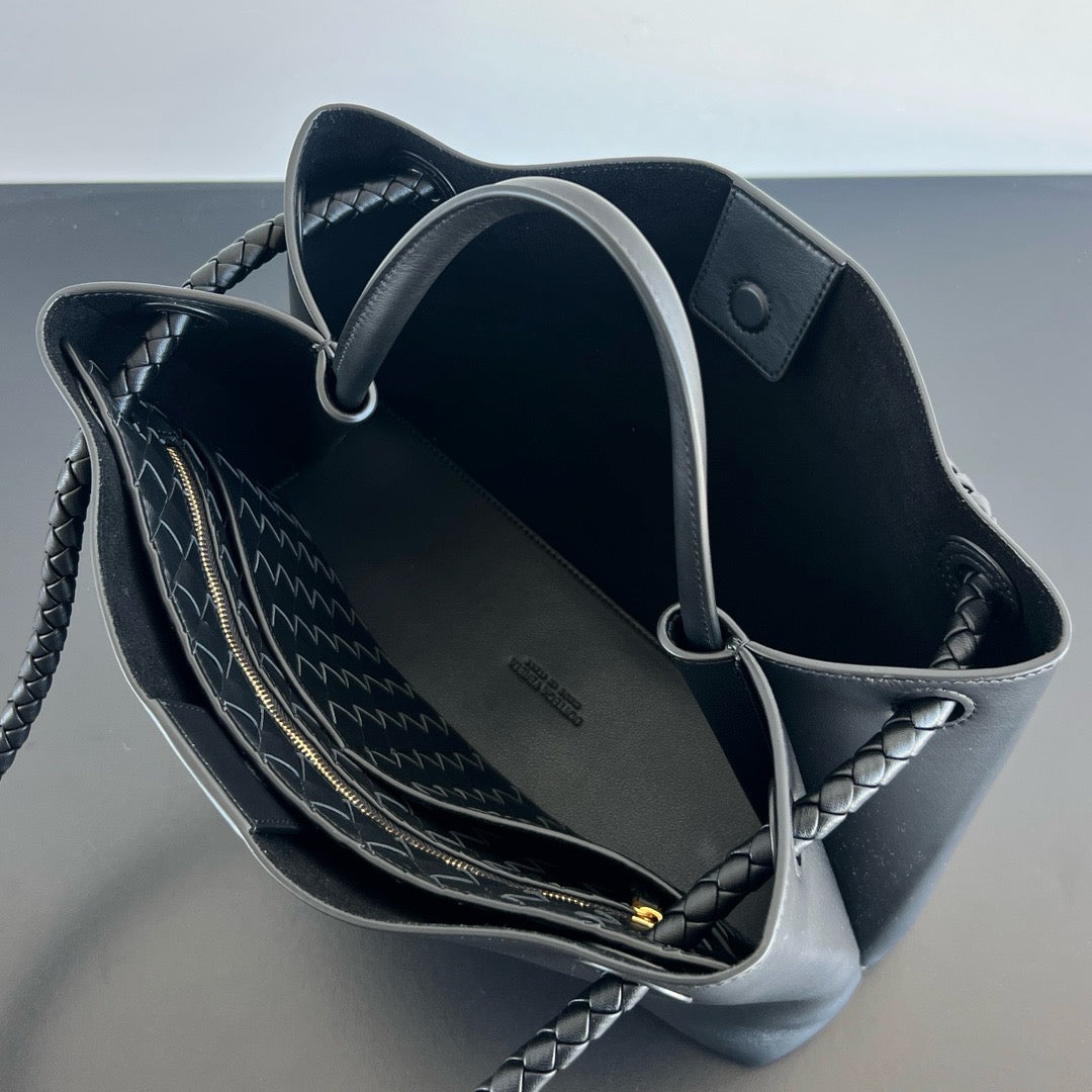 보테가 베네타 스무스 레더 안디아모 미디움