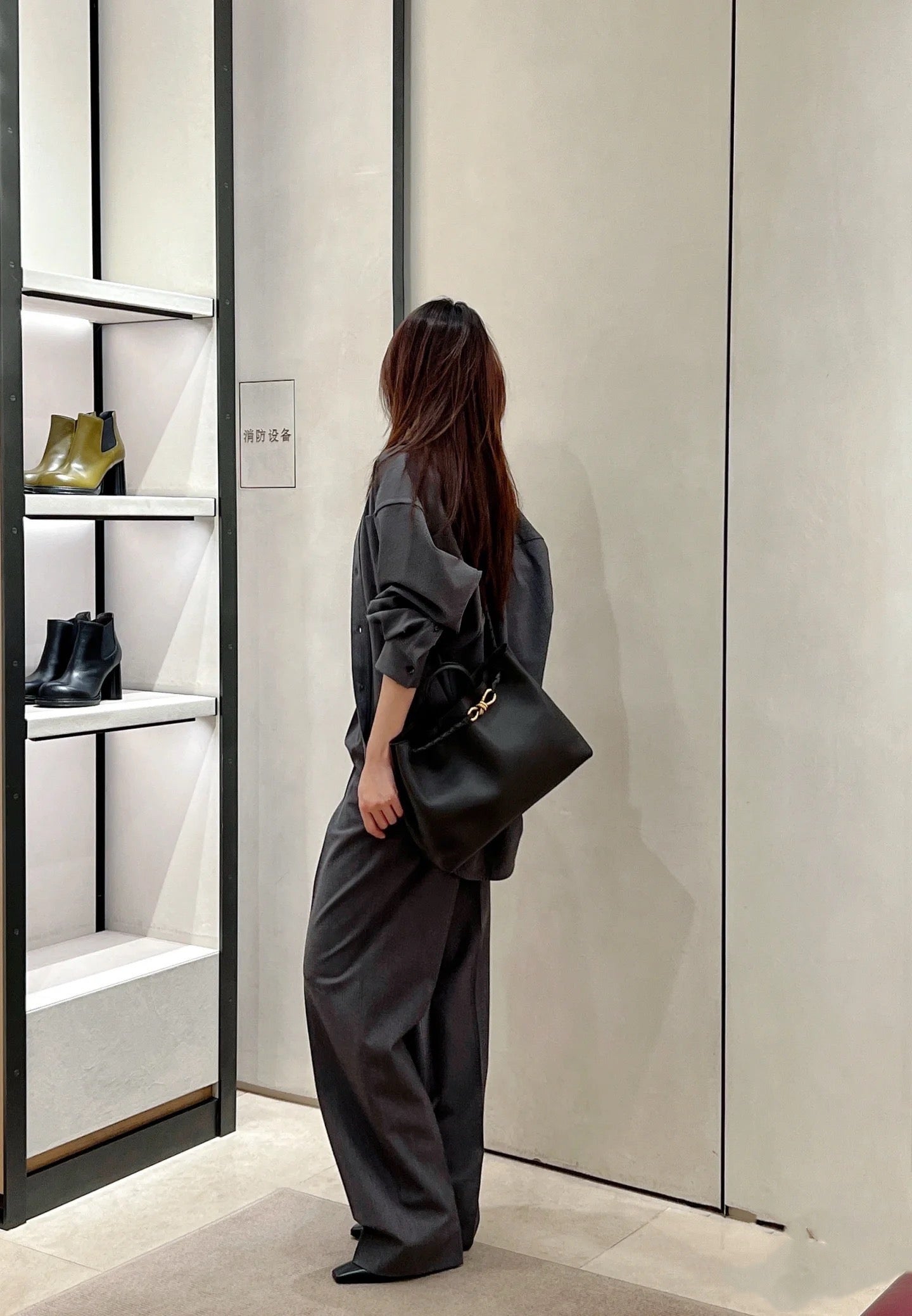 보테가 베네타 스무스 레더 안디아모 미디움