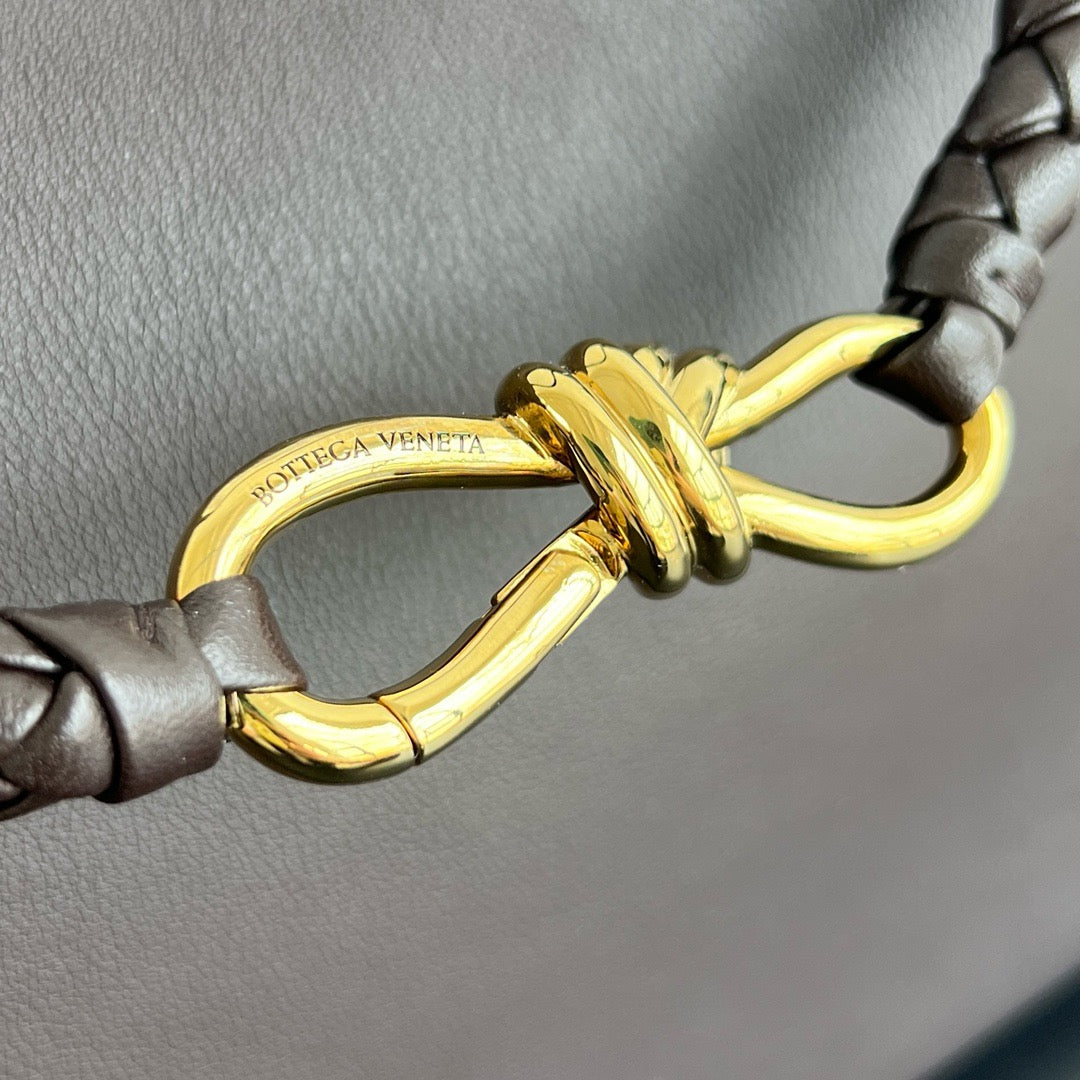 보테가 베네타 스무스 레더 안디아모 미디움